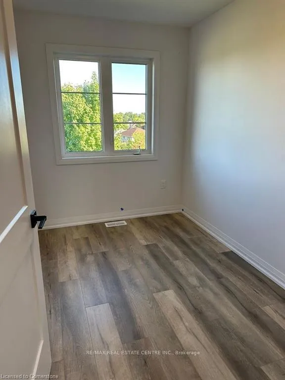 Photo 11 of Unit 10, 106 court Drive, Brant, Paris — HOMEH