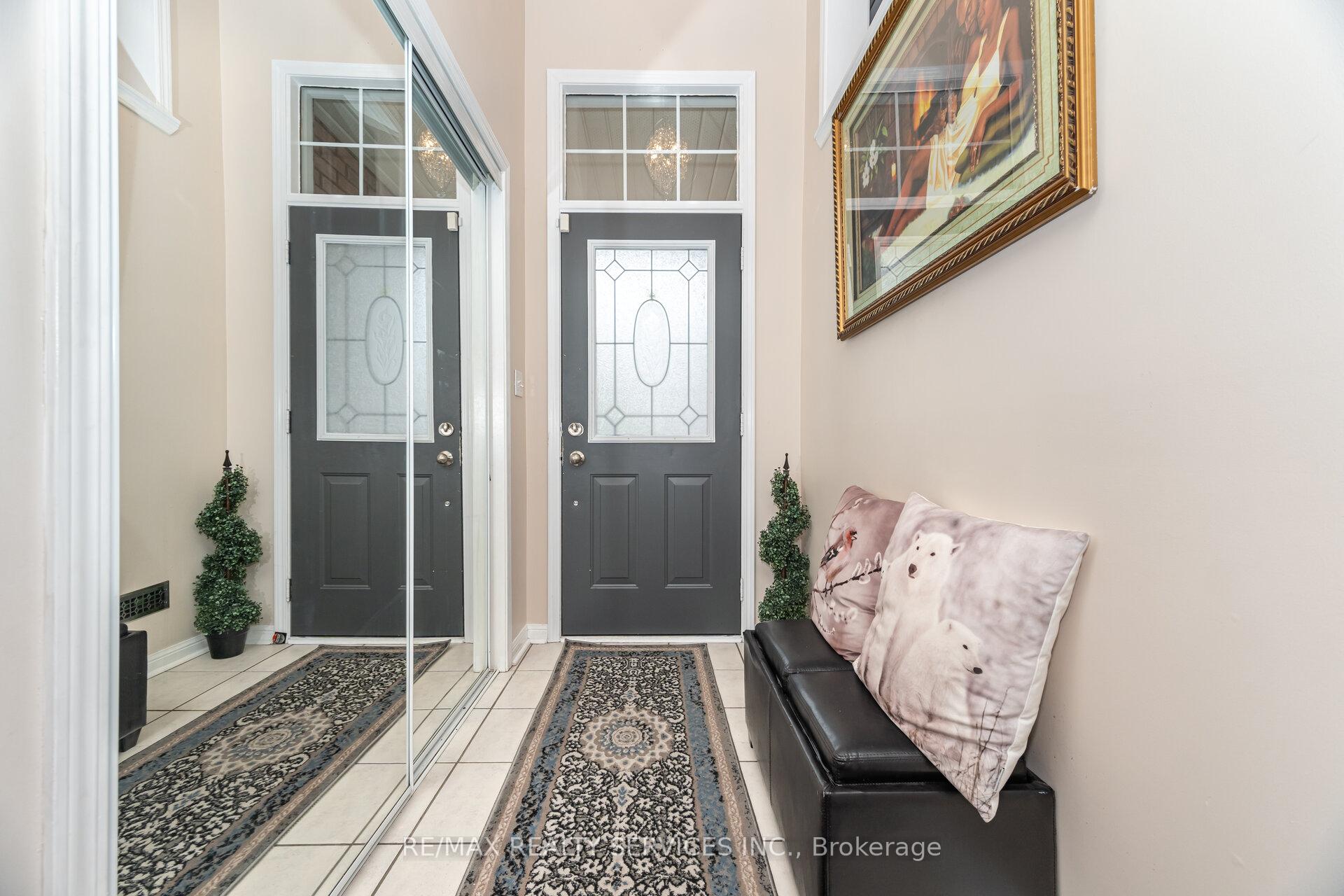 Photo 5 of Unit 38, 271 Richvale Drive S, Brampton, Heart Lake East — HOMEH