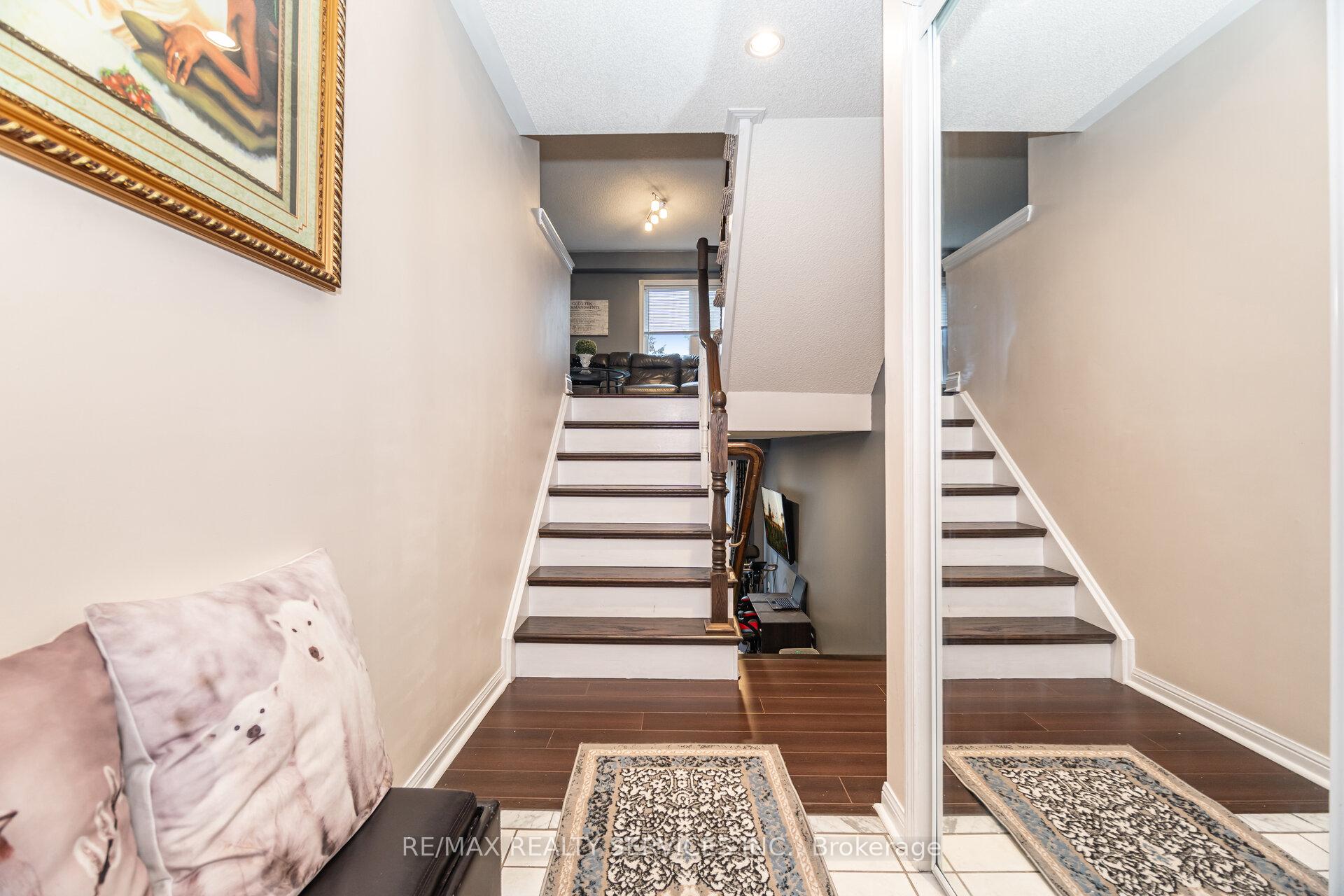 Photo 7 of Unit 38, 271 Richvale Drive S, Brampton, Heart Lake East — HOMEH