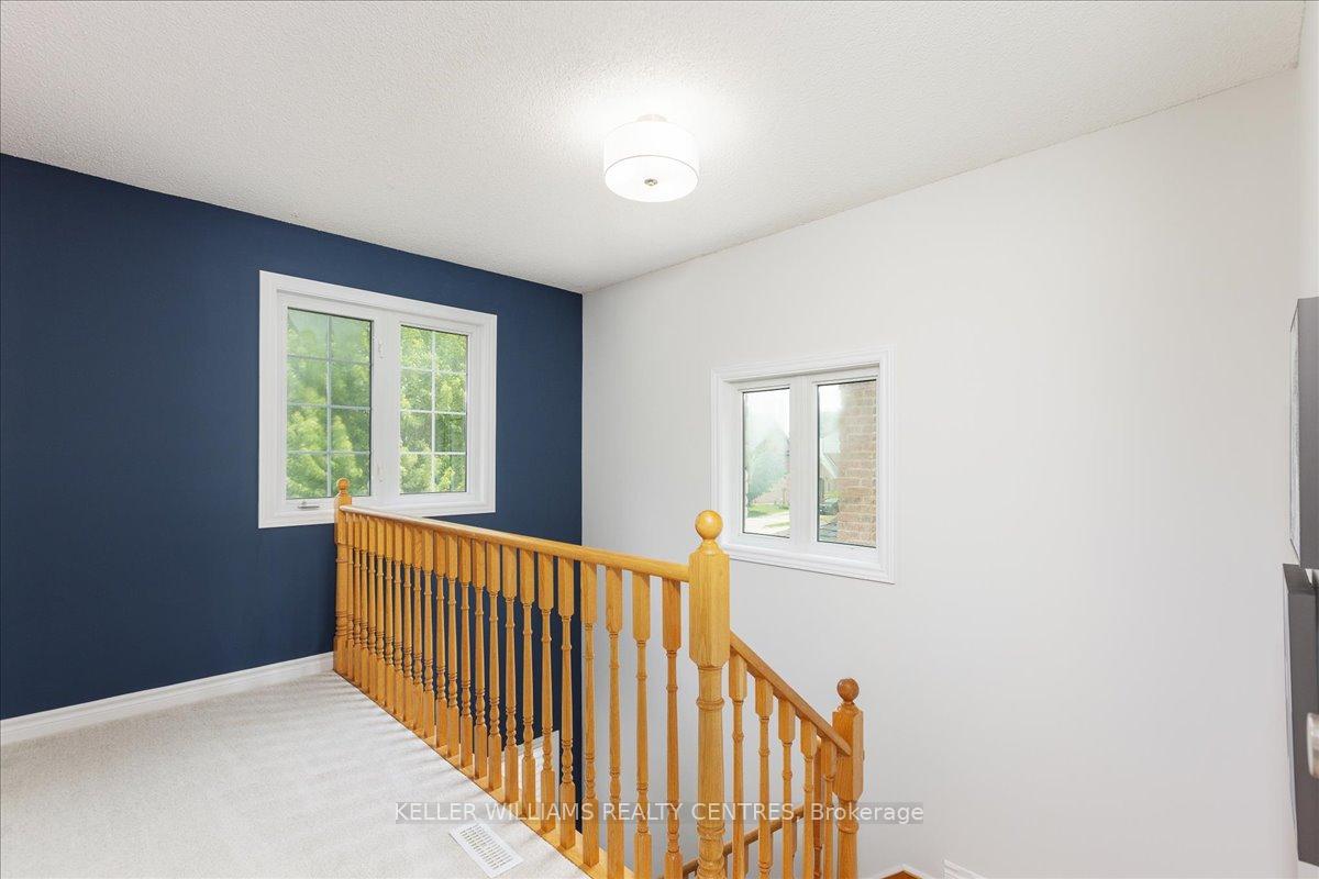 Photo 1 of 3 Laurelbank Crescent, Georgina, Keswick North — HOMEH