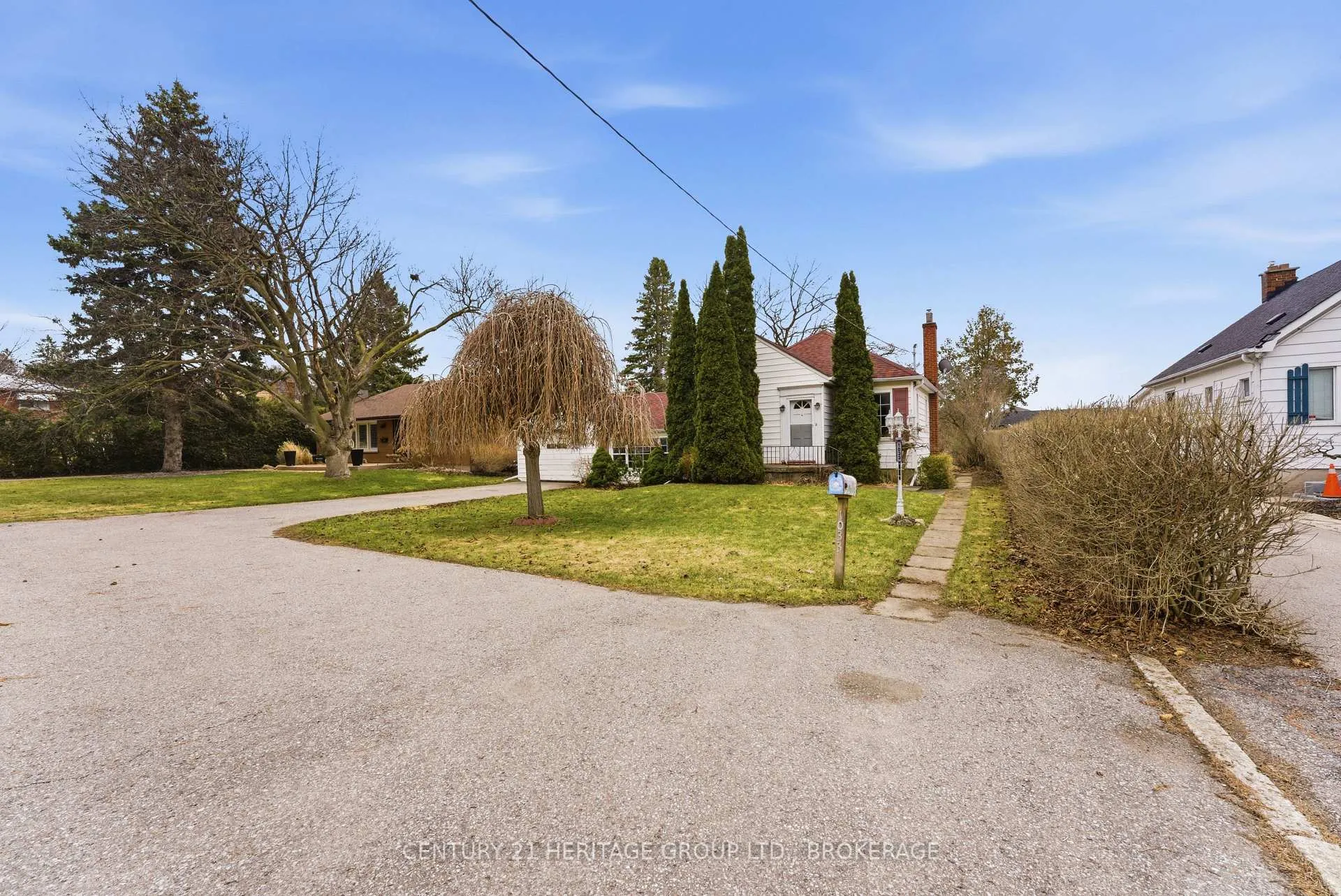 Photo 3 of 1033 King Street E, Oshawa, Donevan — HOMEH