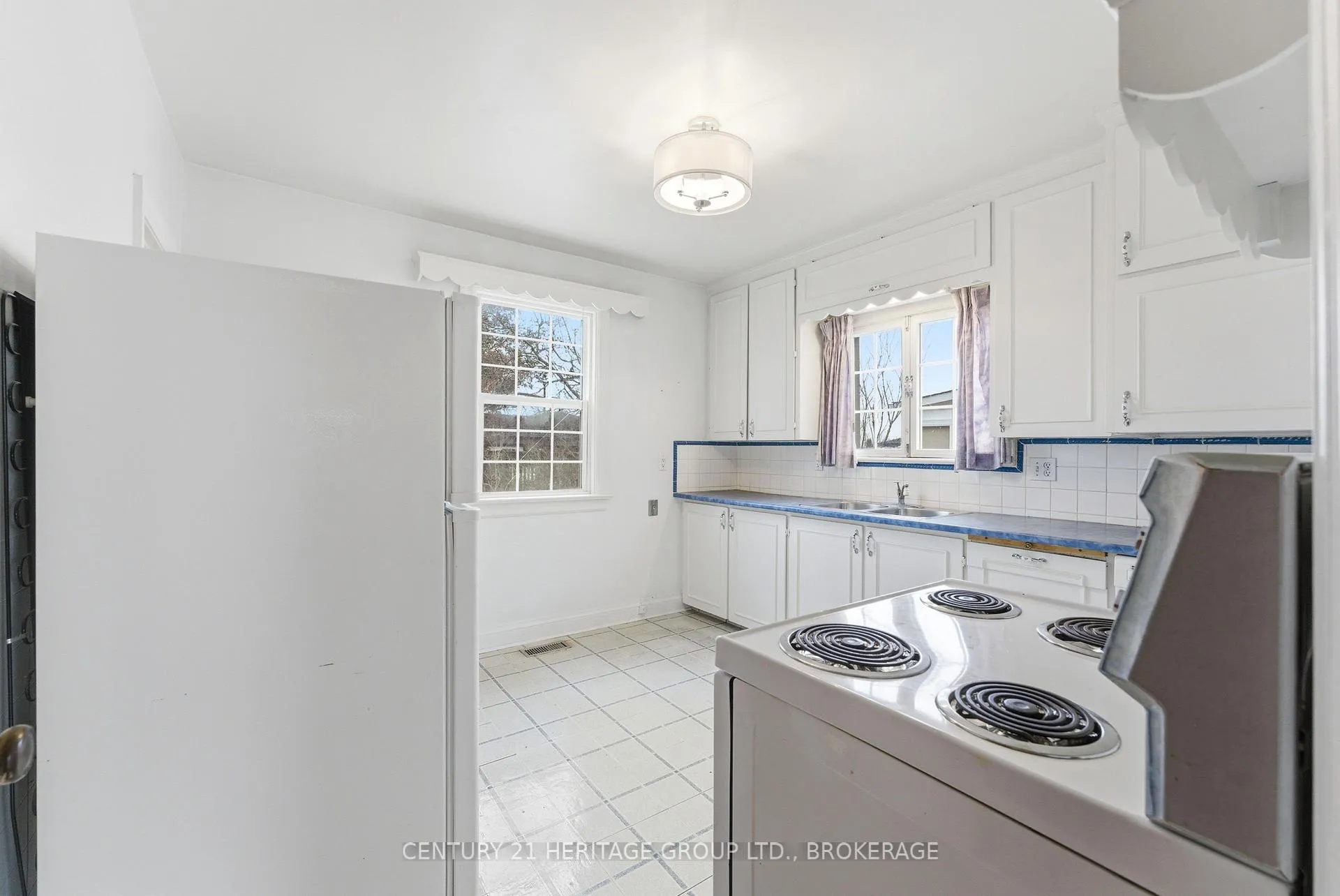 Photo 21 of 1033 King Street E, Oshawa, Donevan — HOMEH
