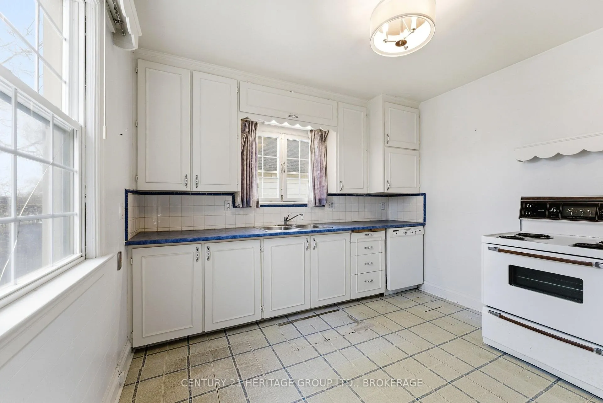 Photo 22 of 1033 King Street E, Oshawa, Donevan — HOMEH