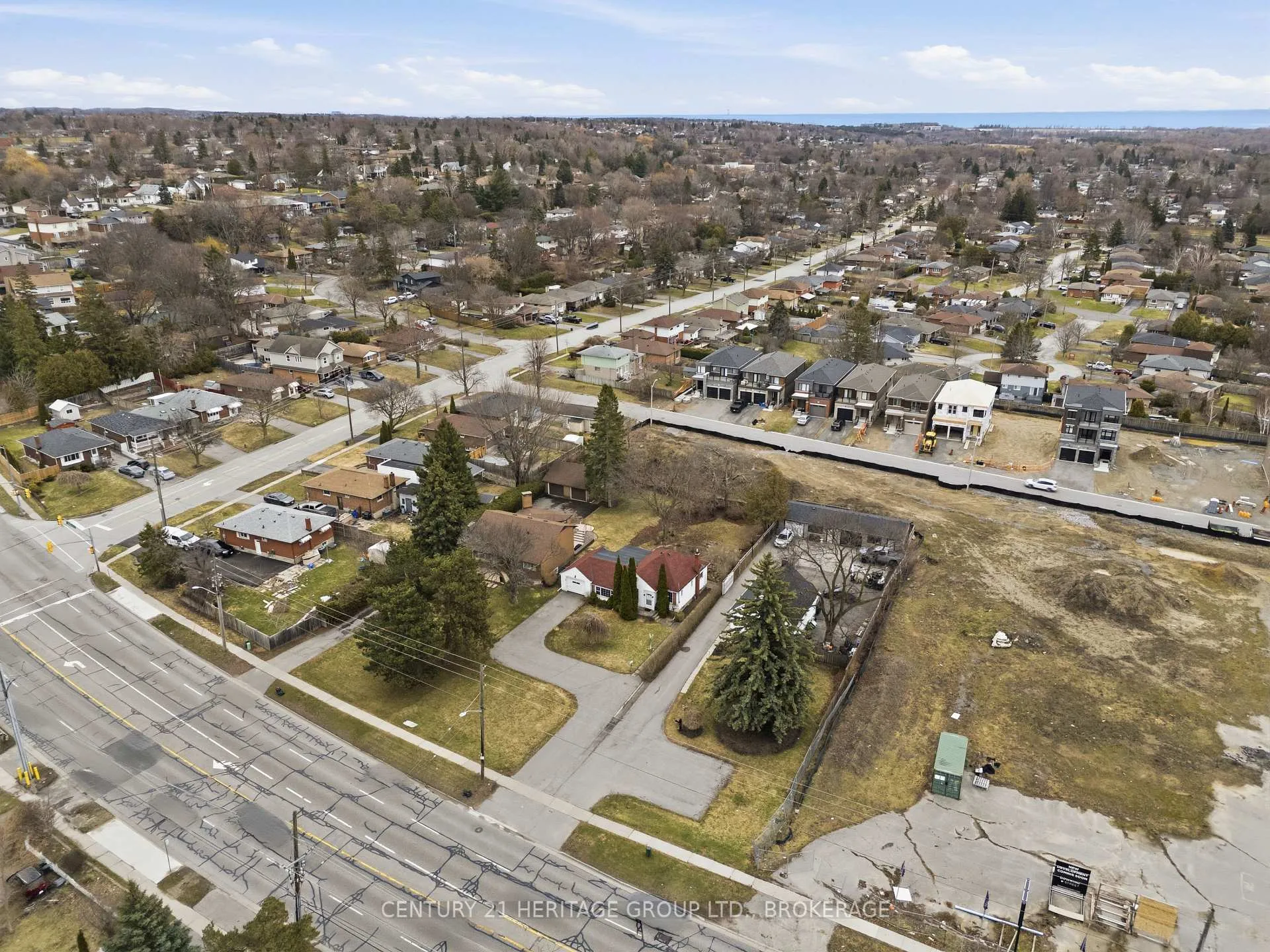 Photo 40 of 1033 King Street E, Oshawa, Donevan — HOMEH