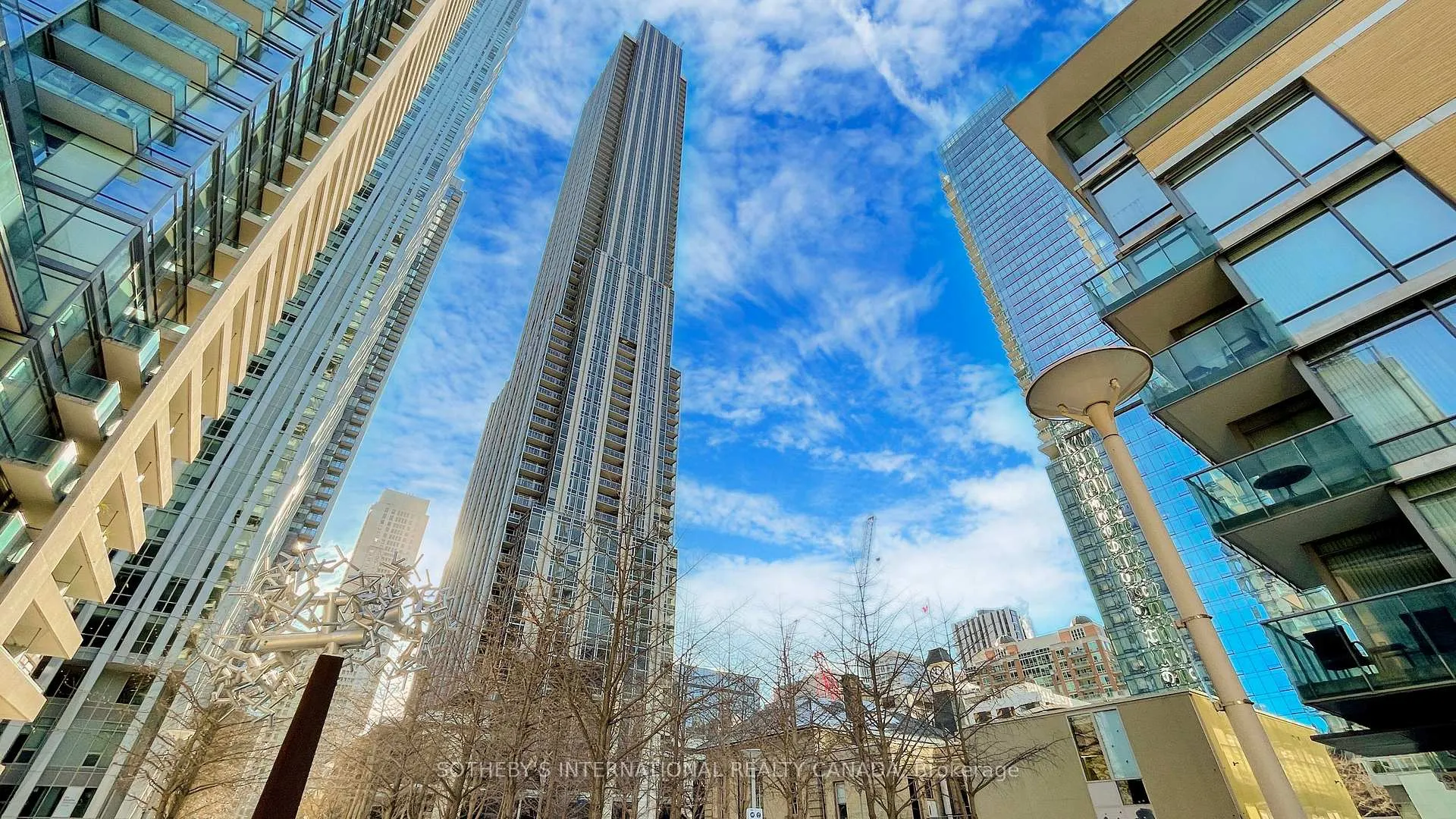 Front of Unit 1010, 11 Yorkville Avenue