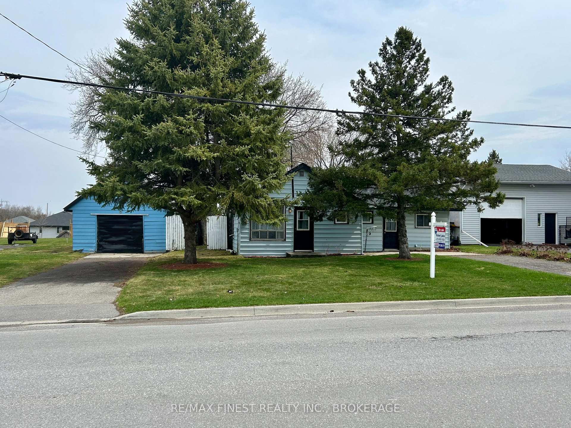 Front of 159 University Avenue