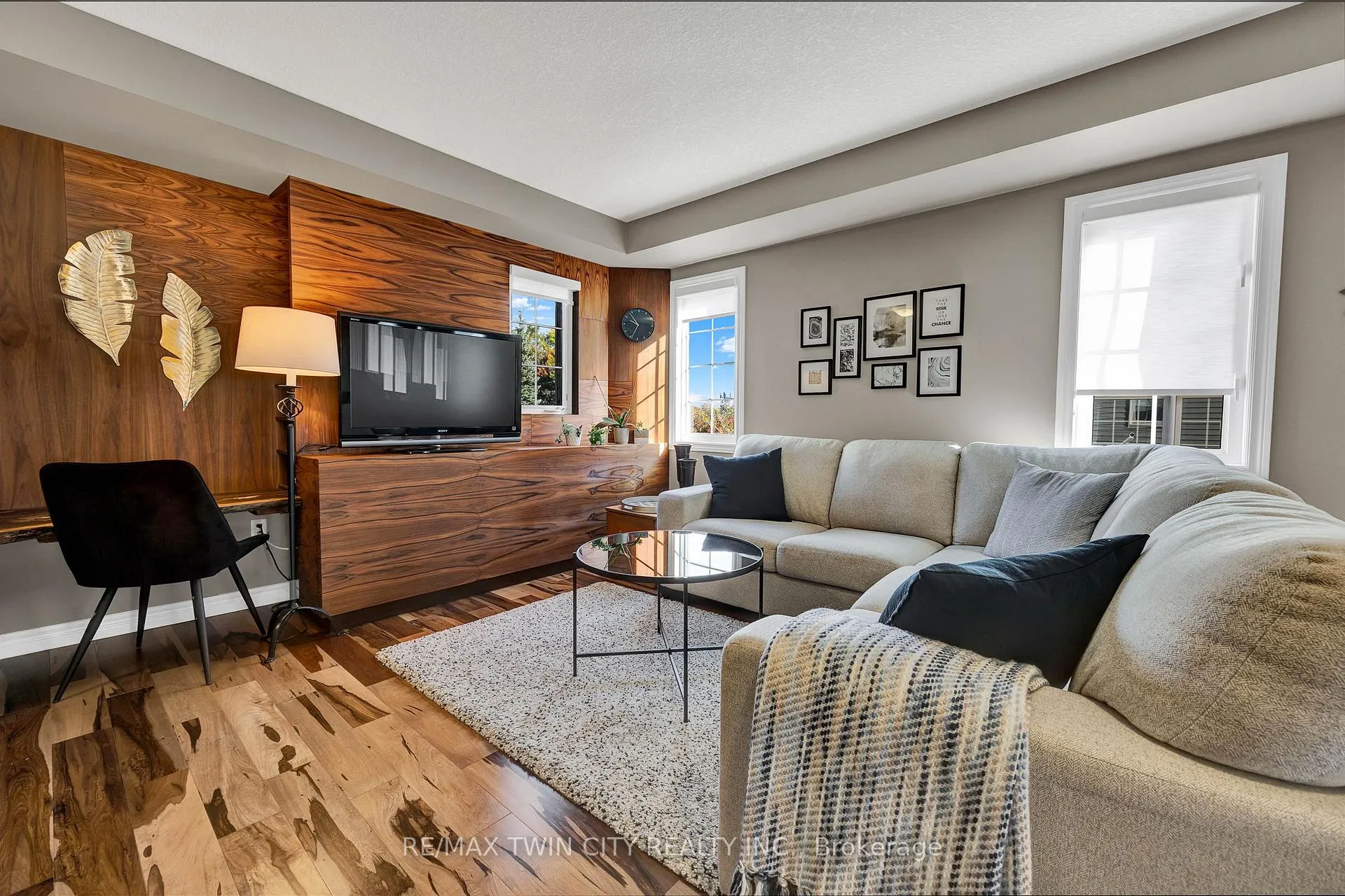 Photo 2 of 927 Glasgow Street, Kitchener — HOMEH
