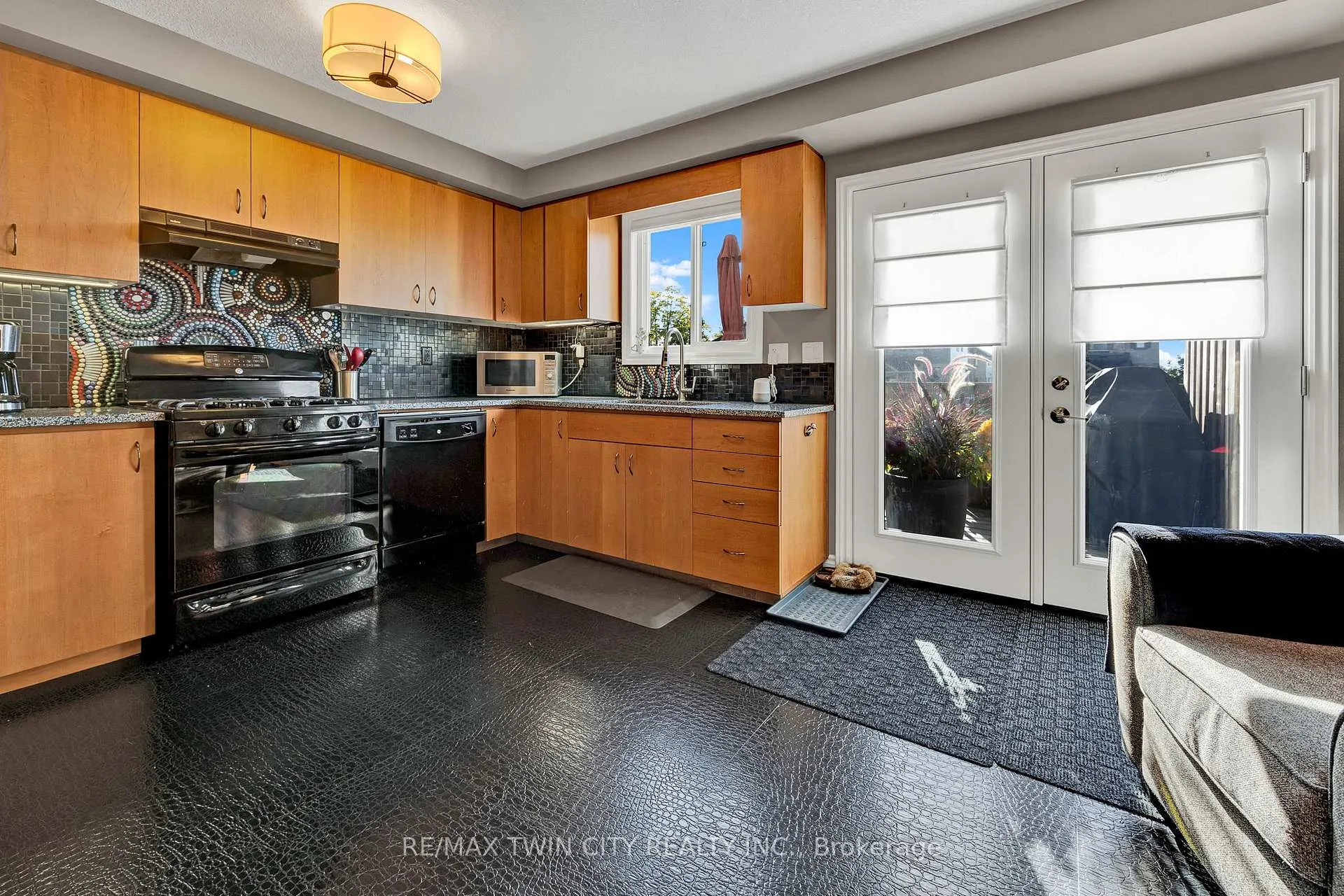 Photo 4 of 927 Glasgow Street, Kitchener — HOMEH