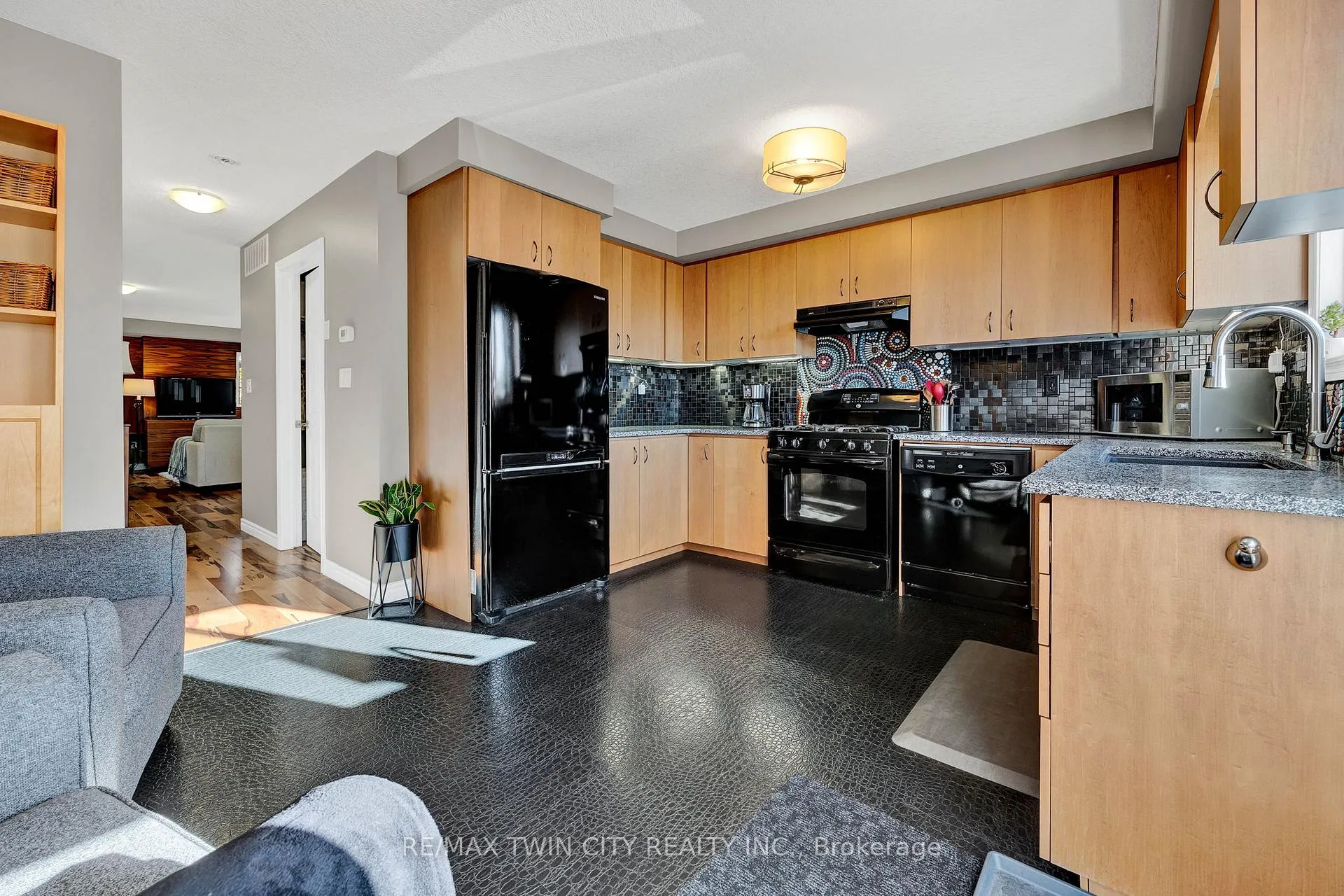 Photo 5 of 927 Glasgow Street, Kitchener — HOMEH