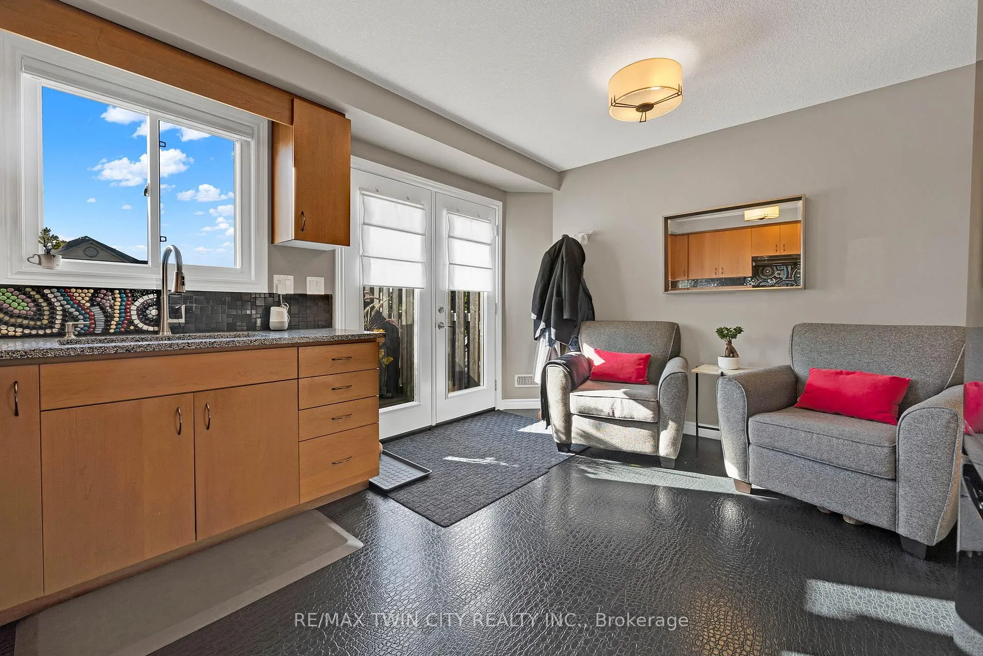 Photo 6 of 927 Glasgow Street, Kitchener — HOMEH