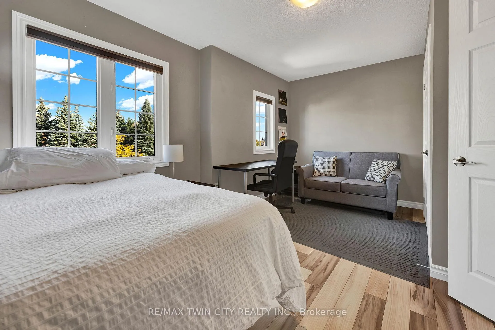 Photo 10 of 927 Glasgow Street, Kitchener — HOMEH