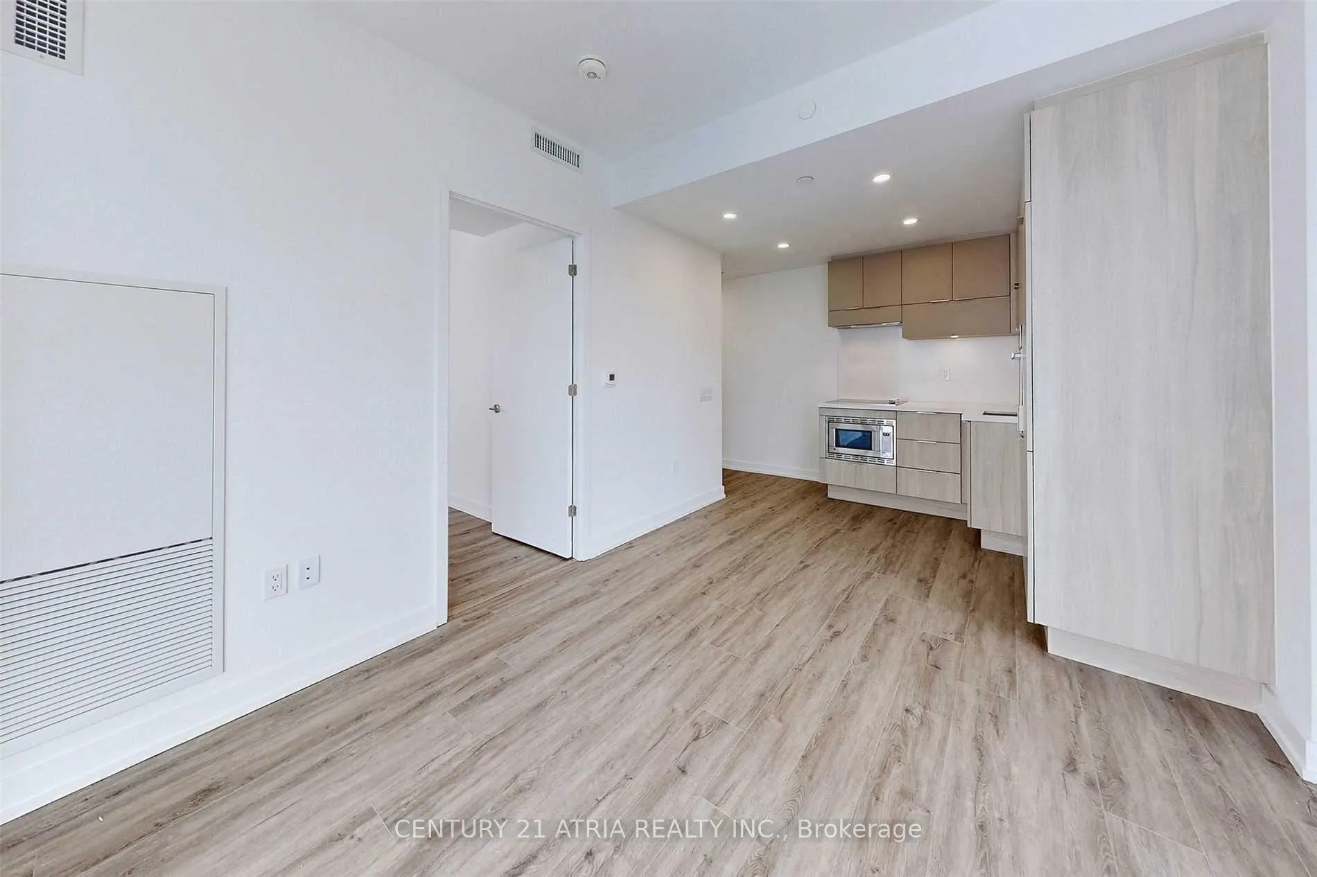 Photo 6 of Unit 908, 39 Roehampton Avenue, Toronto, Mount Pleasant East — HOMEH