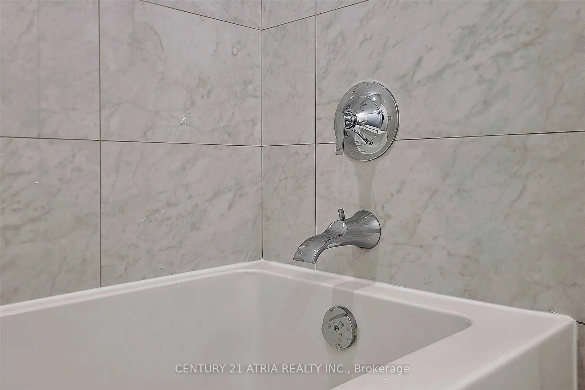 Photo 18 of Unit 908, 39 Roehampton Avenue, Toronto, Mount Pleasant East — HOMEH