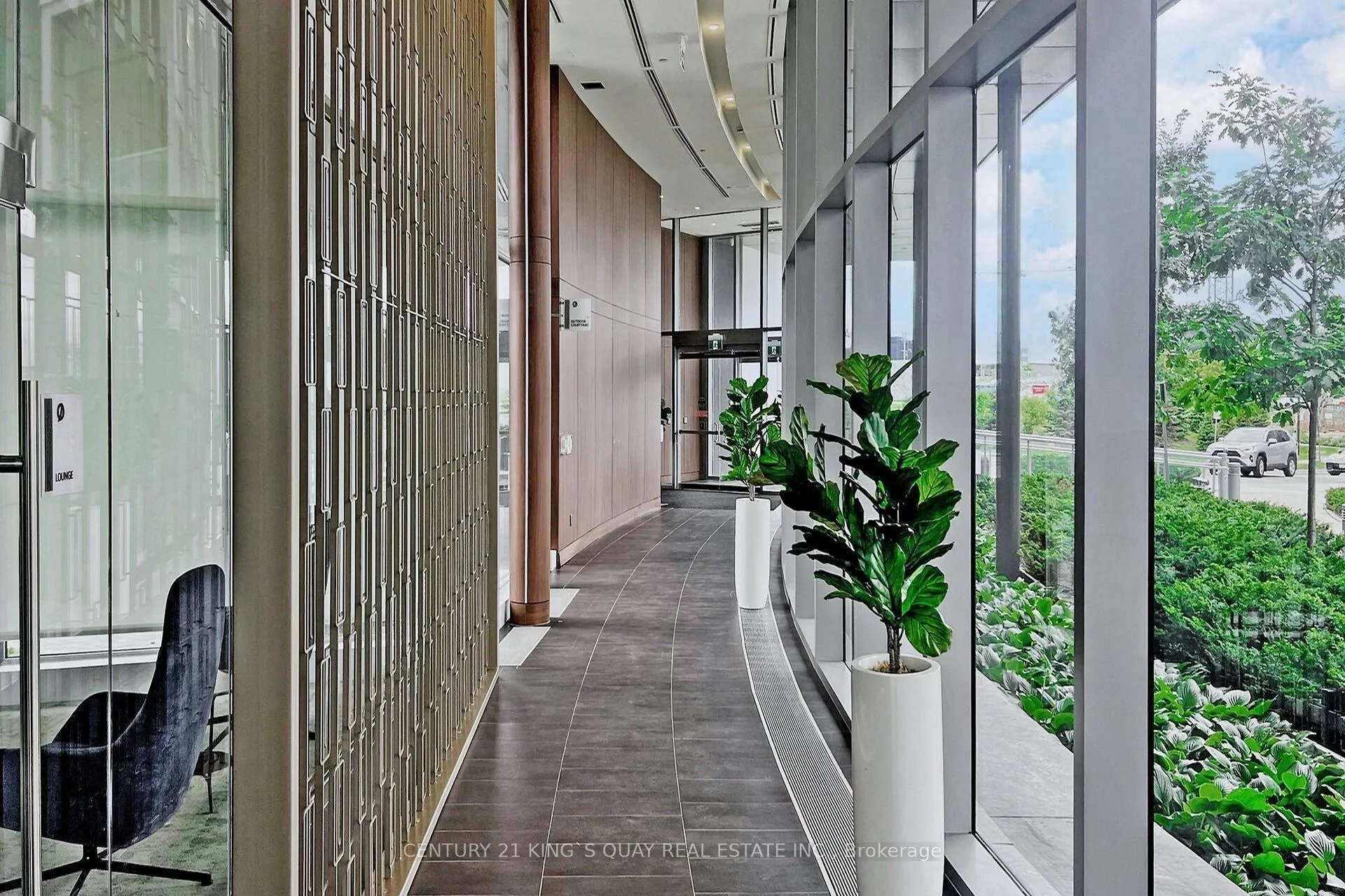 Photo 5 of Unit 811, 115 McMahon Drive, North York, Bayview Village — HOMEH