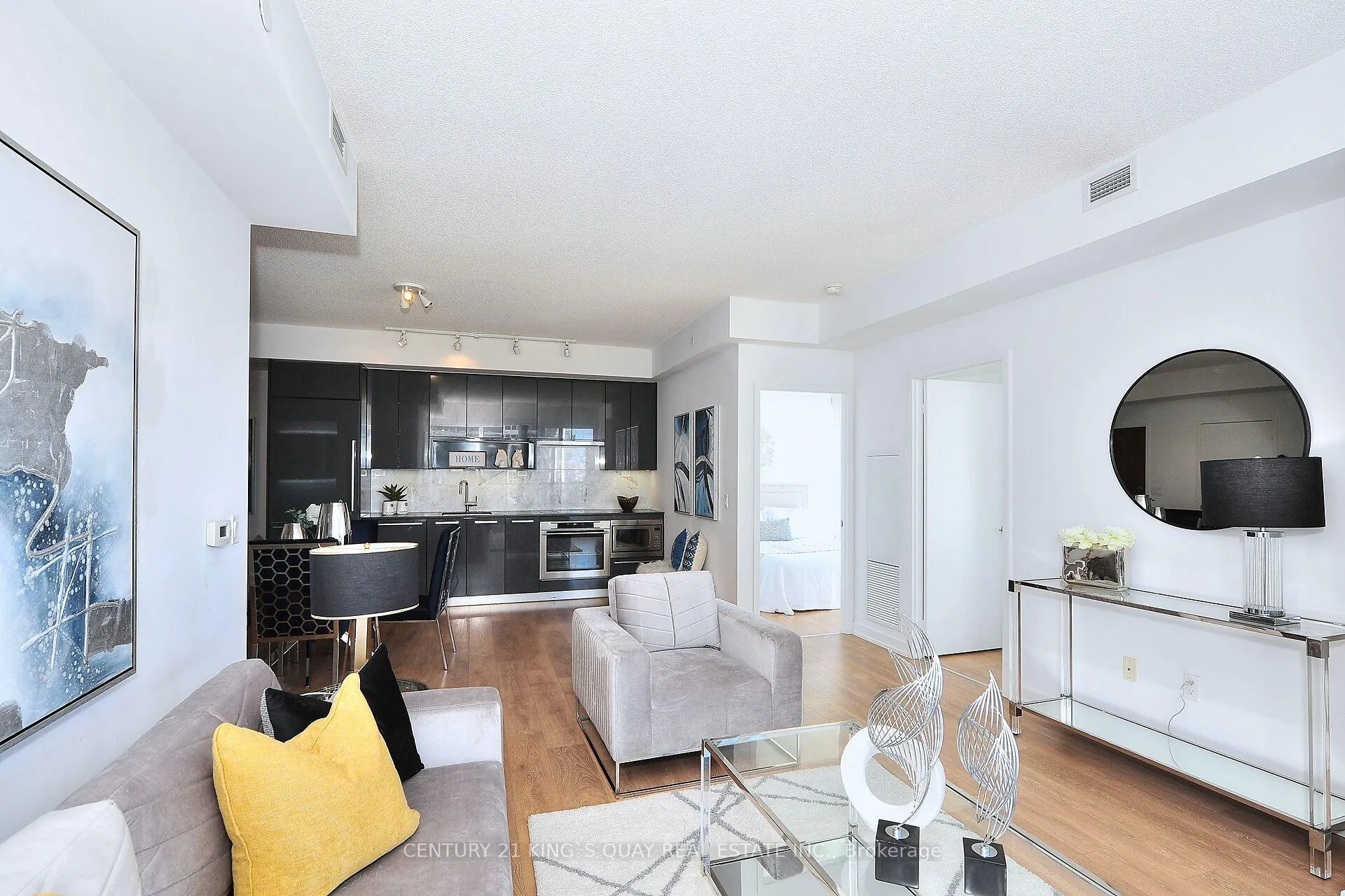 Photo 7 of Unit 811, 115 McMahon Drive, North York, Bayview Village — HOMEH
