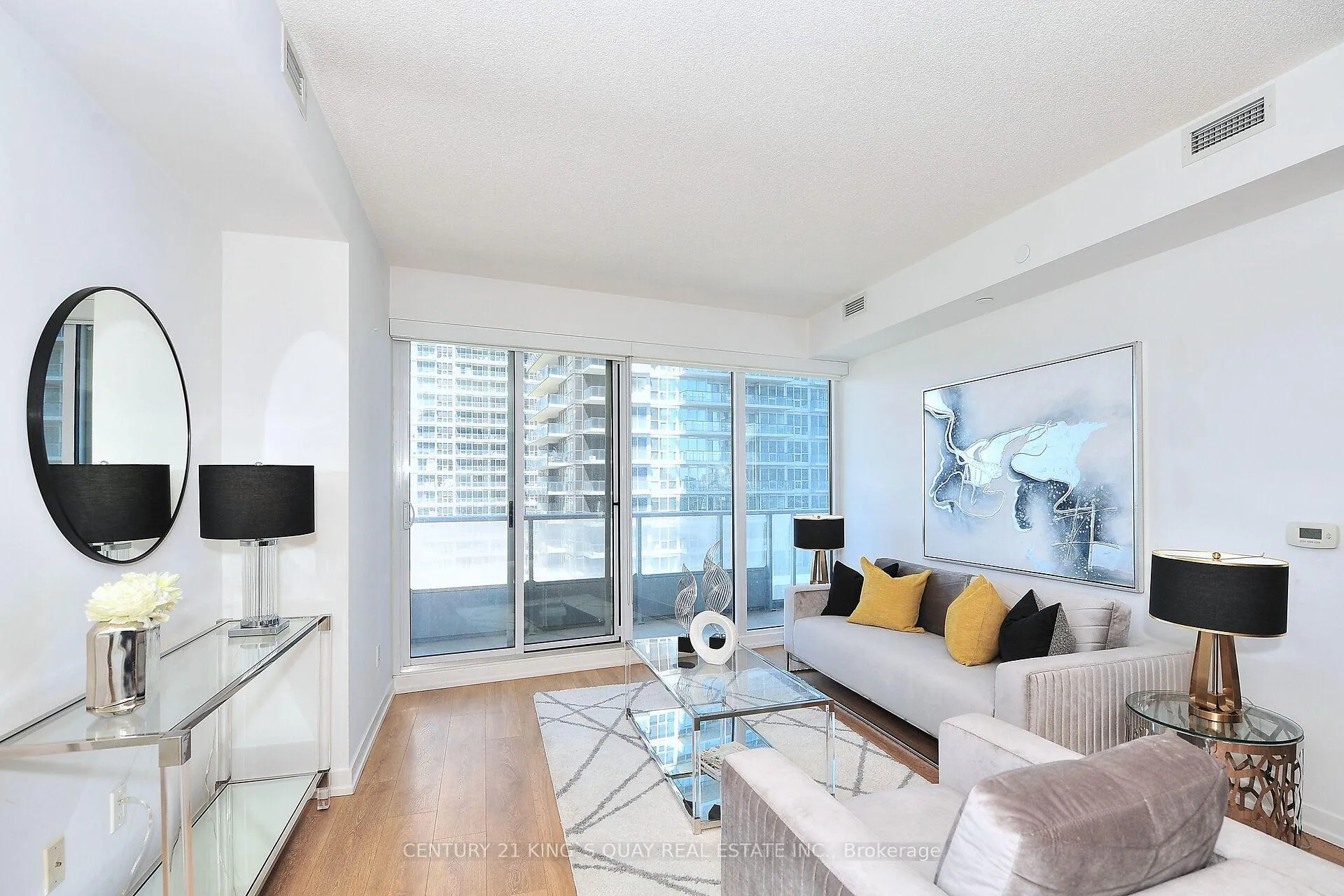 Photo 8 of Unit 811, 115 McMahon Drive, North York, Bayview Village — HOMEH