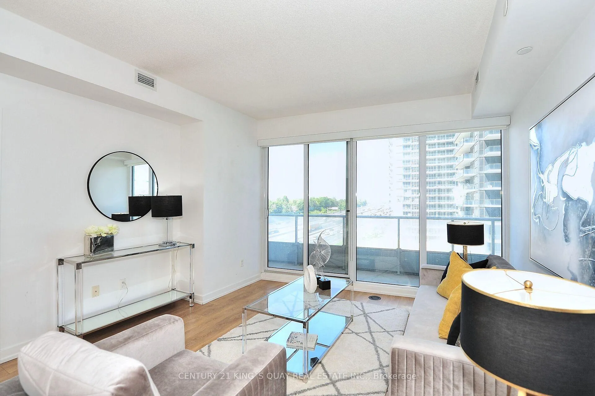 Photo 9 of Unit 811, 115 McMahon Drive, North York, Bayview Village — HOMEH