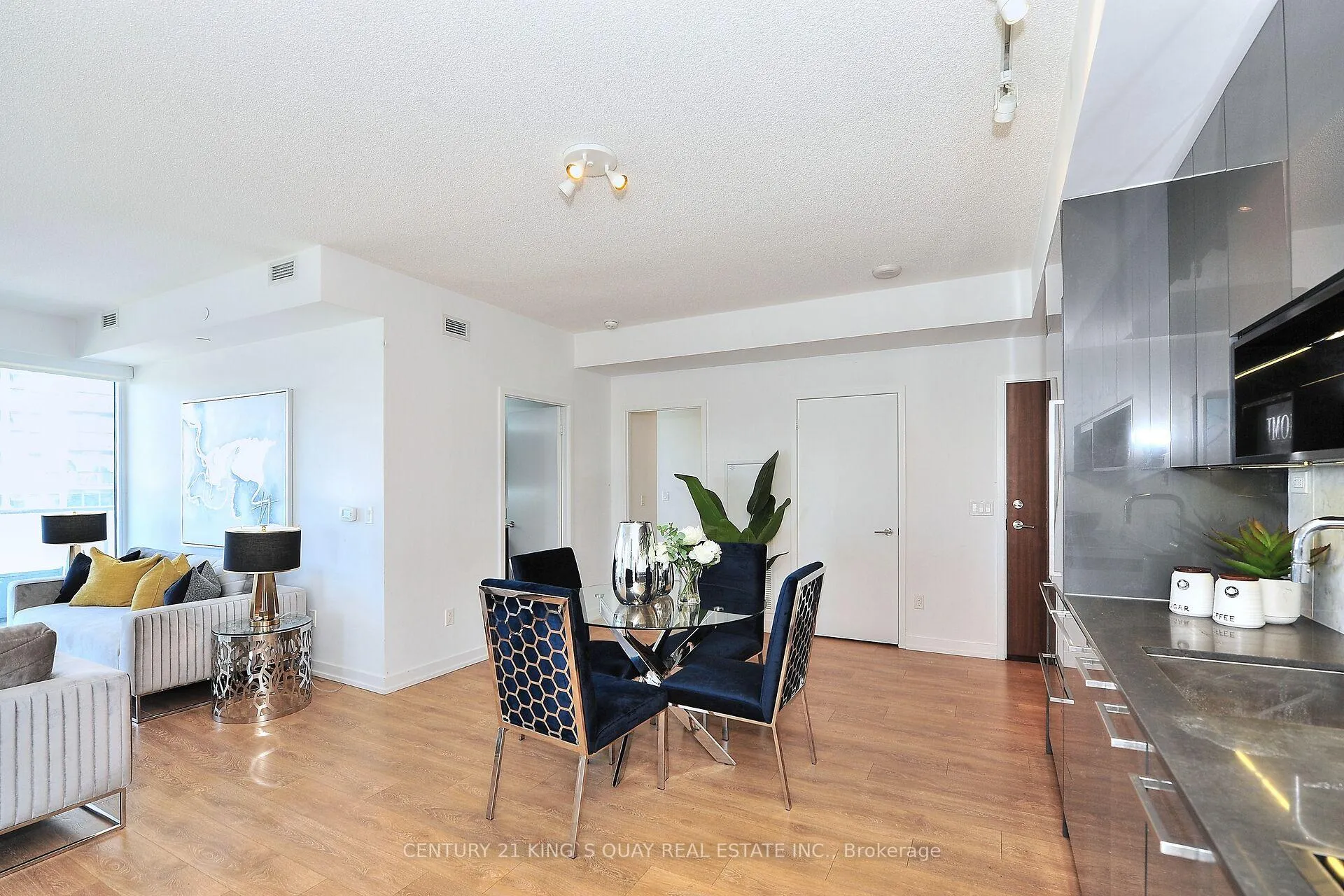 Photo 11 of Unit 811, 115 McMahon Drive, North York, Bayview Village — HOMEH