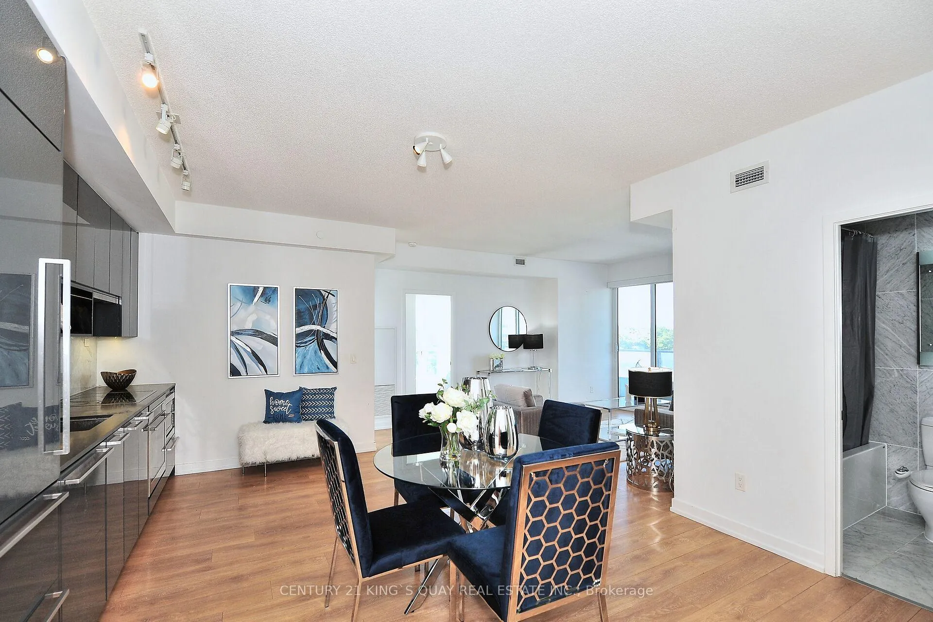 Photo 12 of Unit 811, 115 McMahon Drive, North York, Bayview Village — HOMEH