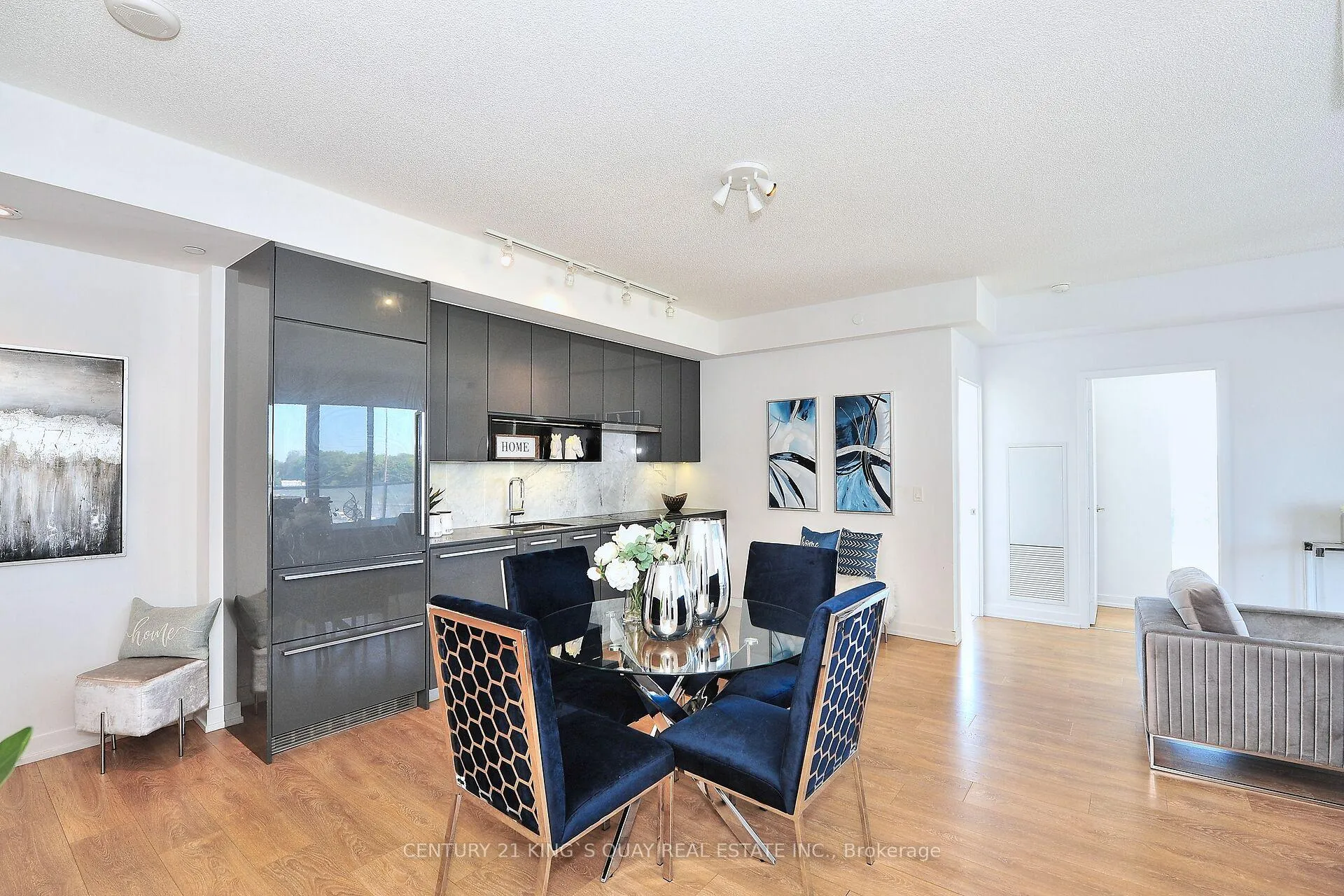 Photo 13 of Unit 811, 115 McMahon Drive, North York, Bayview Village — HOMEH