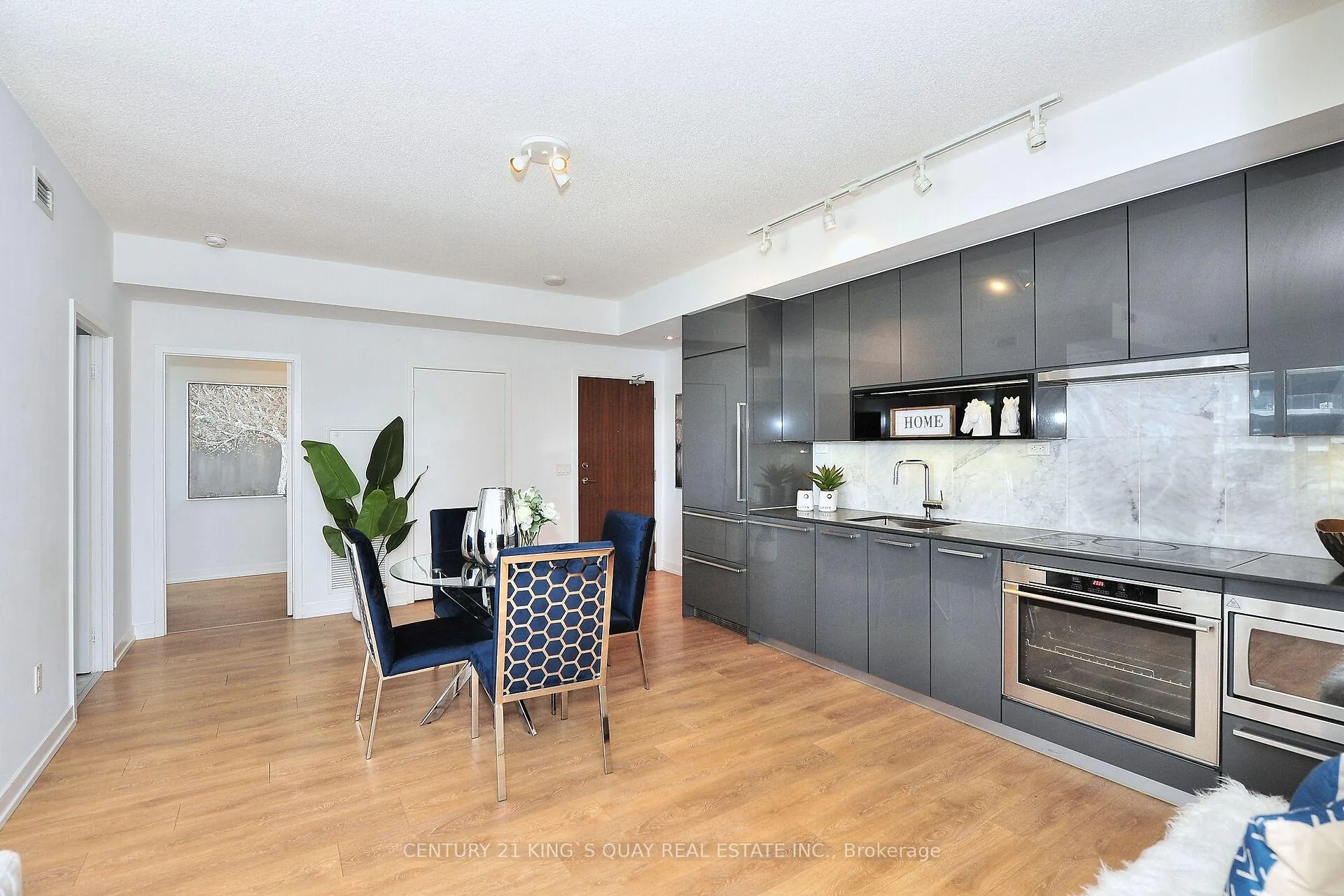 Photo 14 of Unit 811, 115 McMahon Drive, North York, Bayview Village — HOMEH