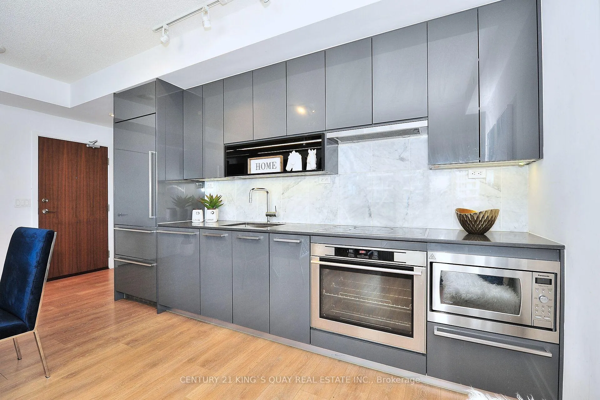 Photo 15 of Unit 811, 115 McMahon Drive, North York, Bayview Village — HOMEH