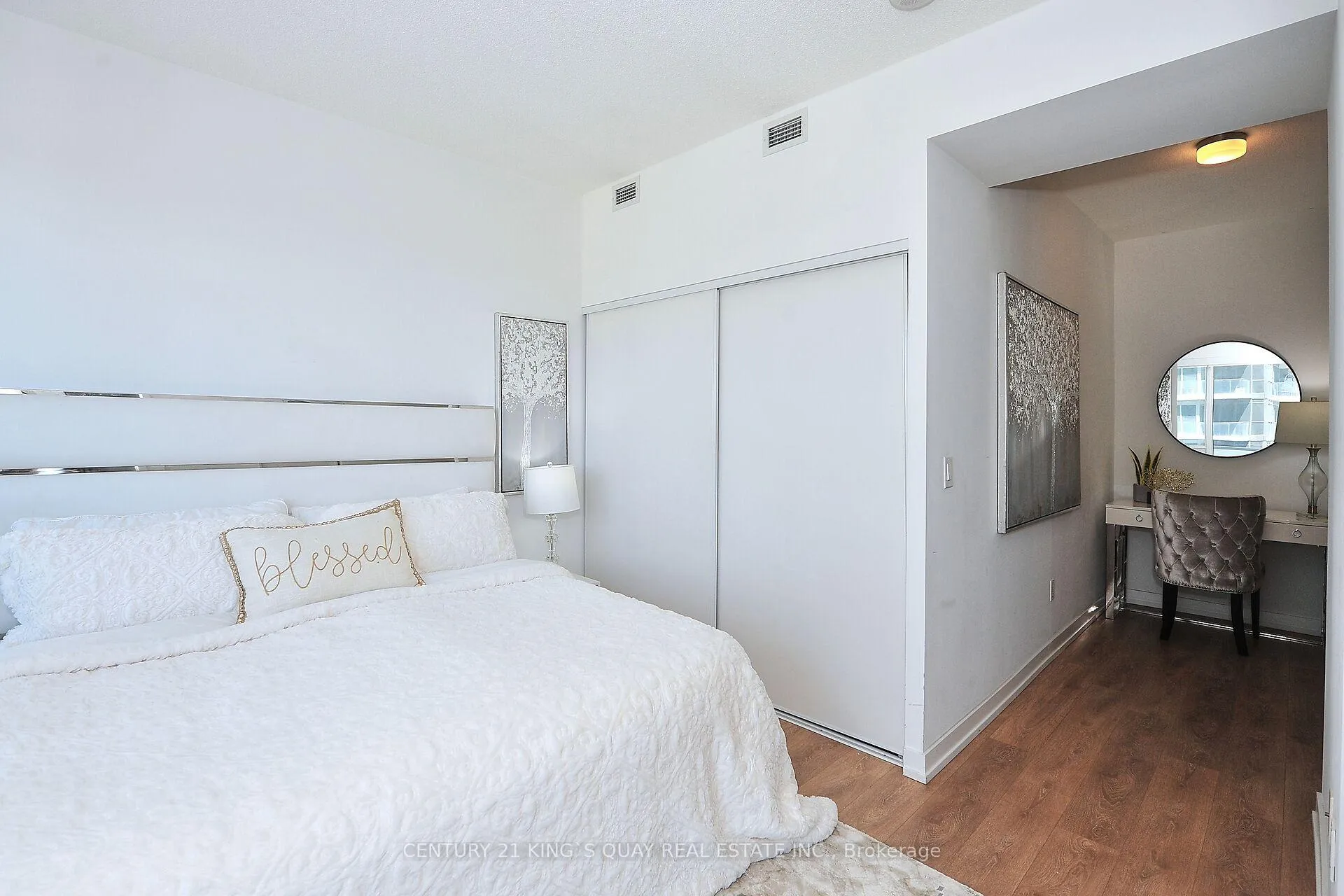 Photo 17 of Unit 811, 115 McMahon Drive, North York, Bayview Village — HOMEH