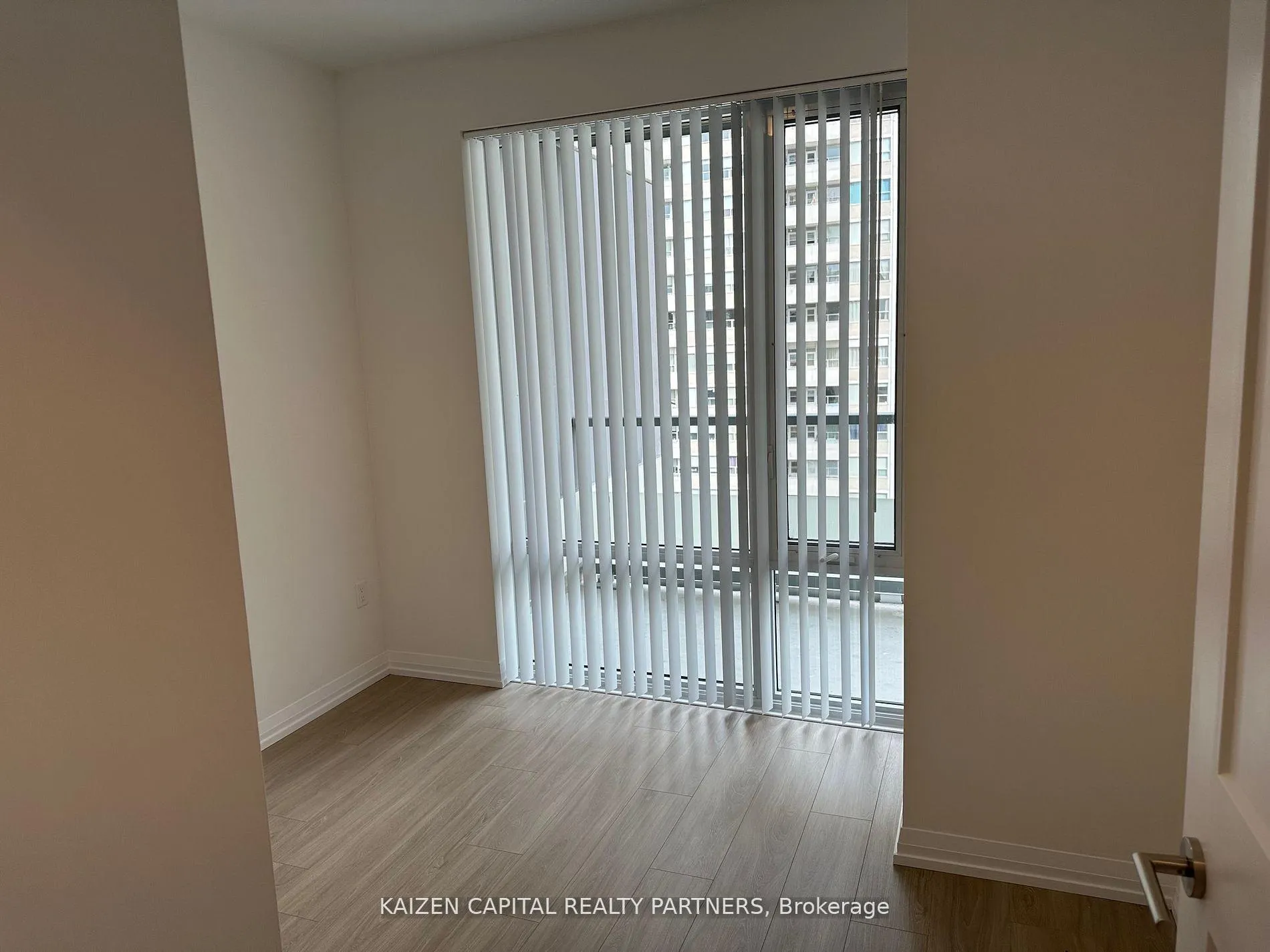 Photo 3 of Unit 1620, 50 Dunfield Avenue, Toronto, Mount Pleasant East — HOMEH