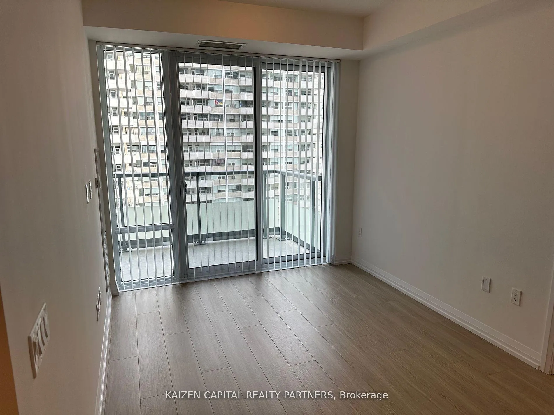 Photo 4 of Unit 1620, 50 Dunfield Avenue, Toronto, Mount Pleasant East — HOMEH