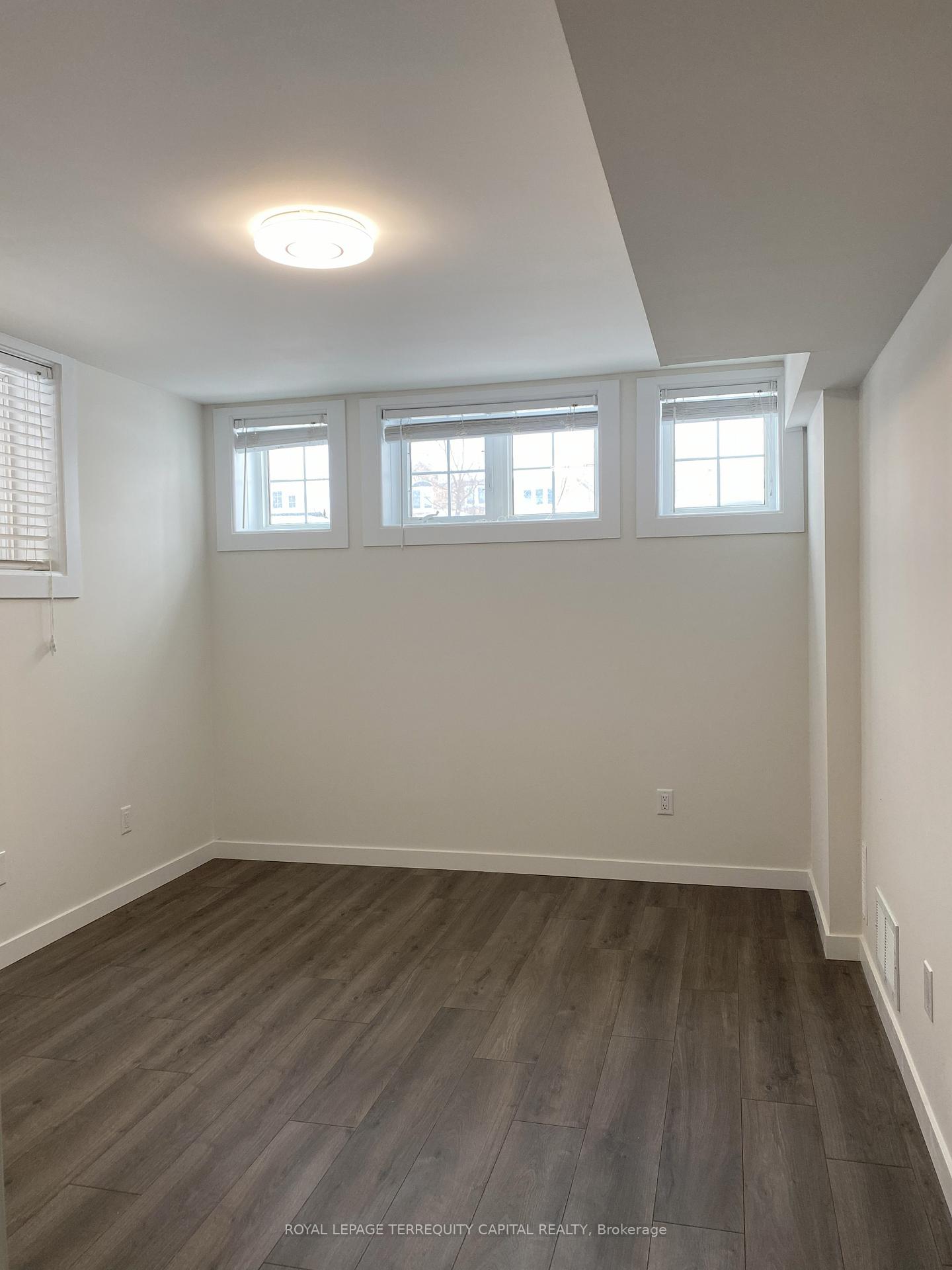 Photo 5 of Unit Lower, 16 White Crescent, Barrie, Holly — HOMEH