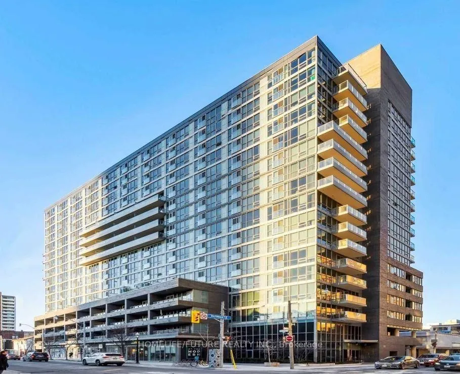 Front of Unit 902, 320 Richmond Street E