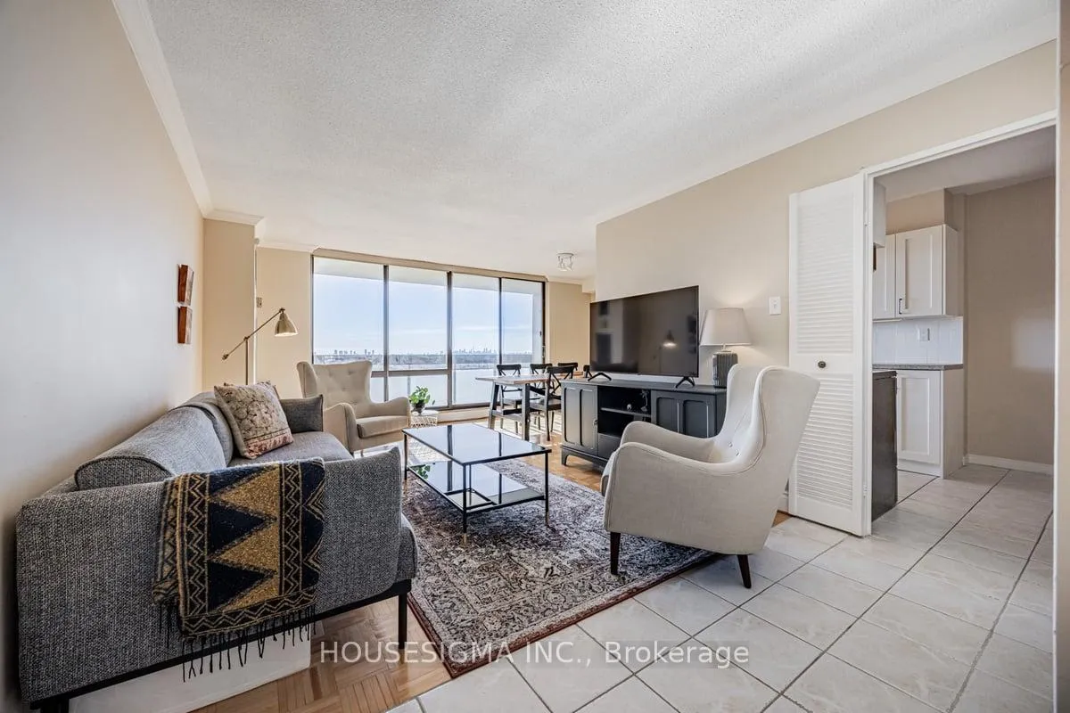 Front of Unit 1806, 260 Seneca Hill Drive