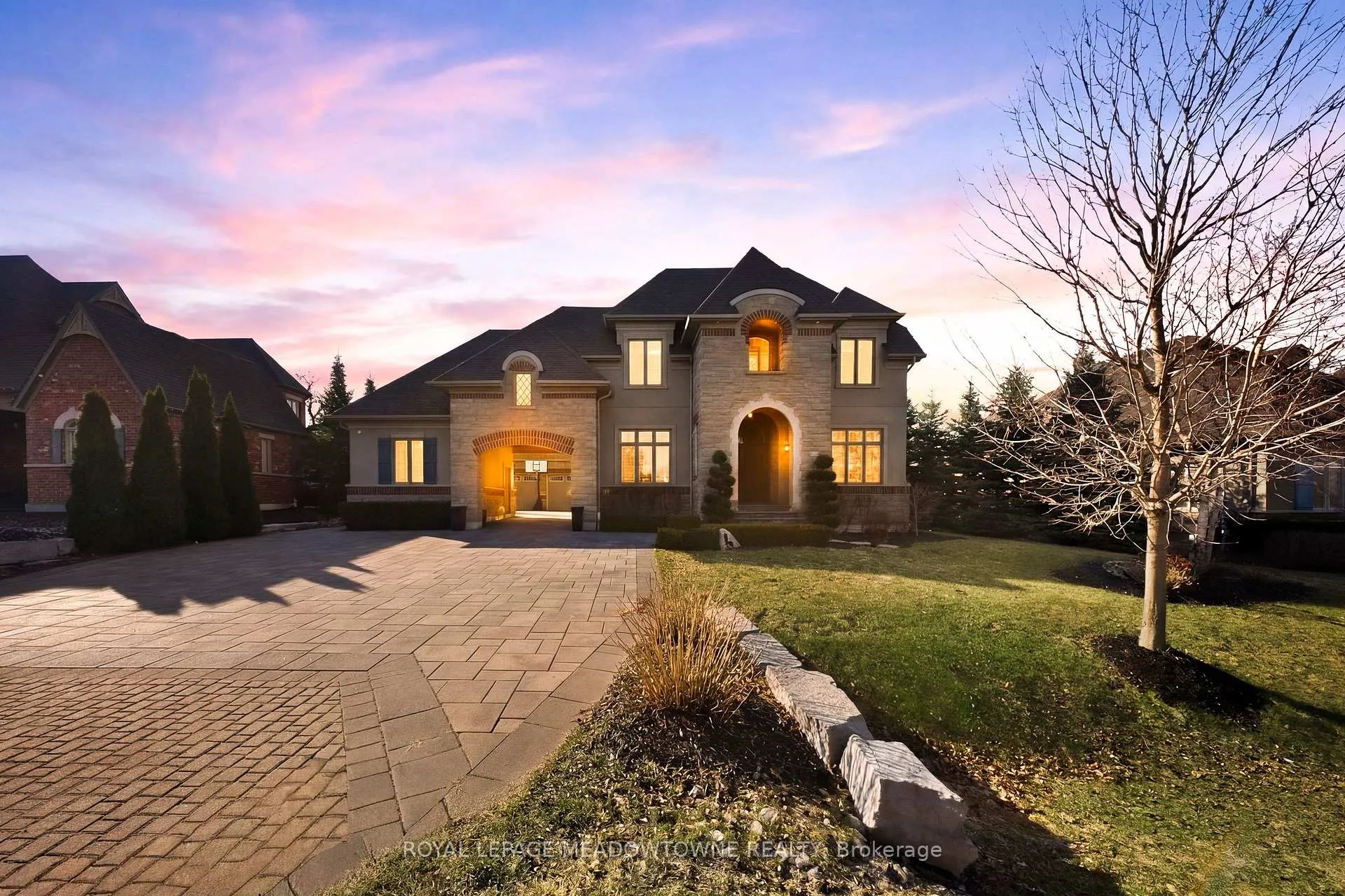 Front of 6 Holdroyd Court