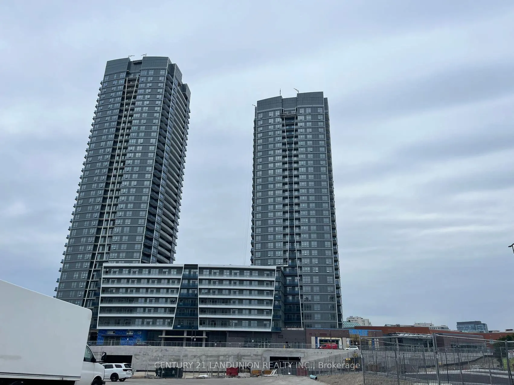 Photo 1 of Unit 306, 30 Upper Mall Way, Vaughan, Brownridge — HOMEH