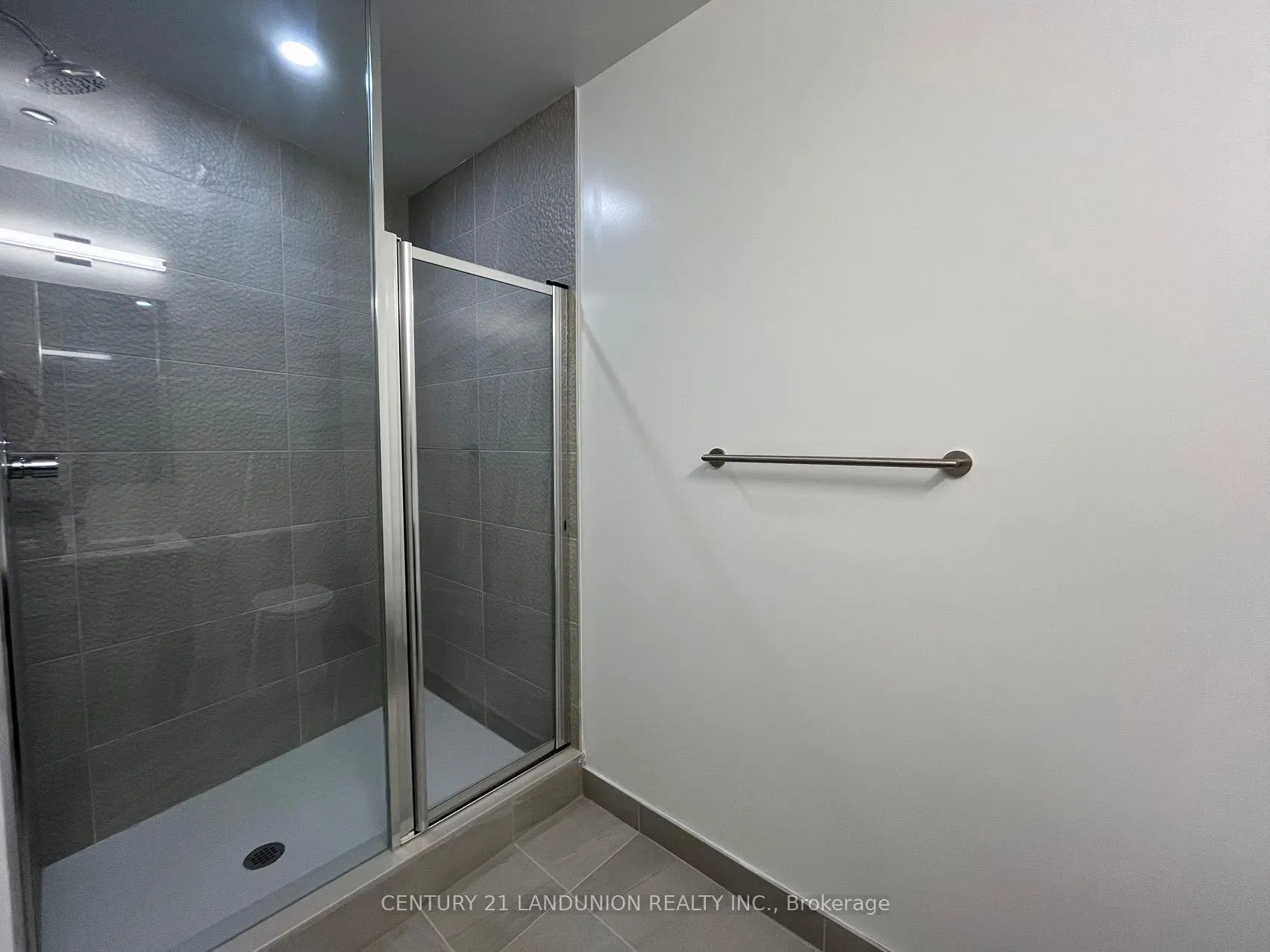 Photo 4 of Unit 306, 30 Upper Mall Way, Vaughan, Brownridge — HOMEH