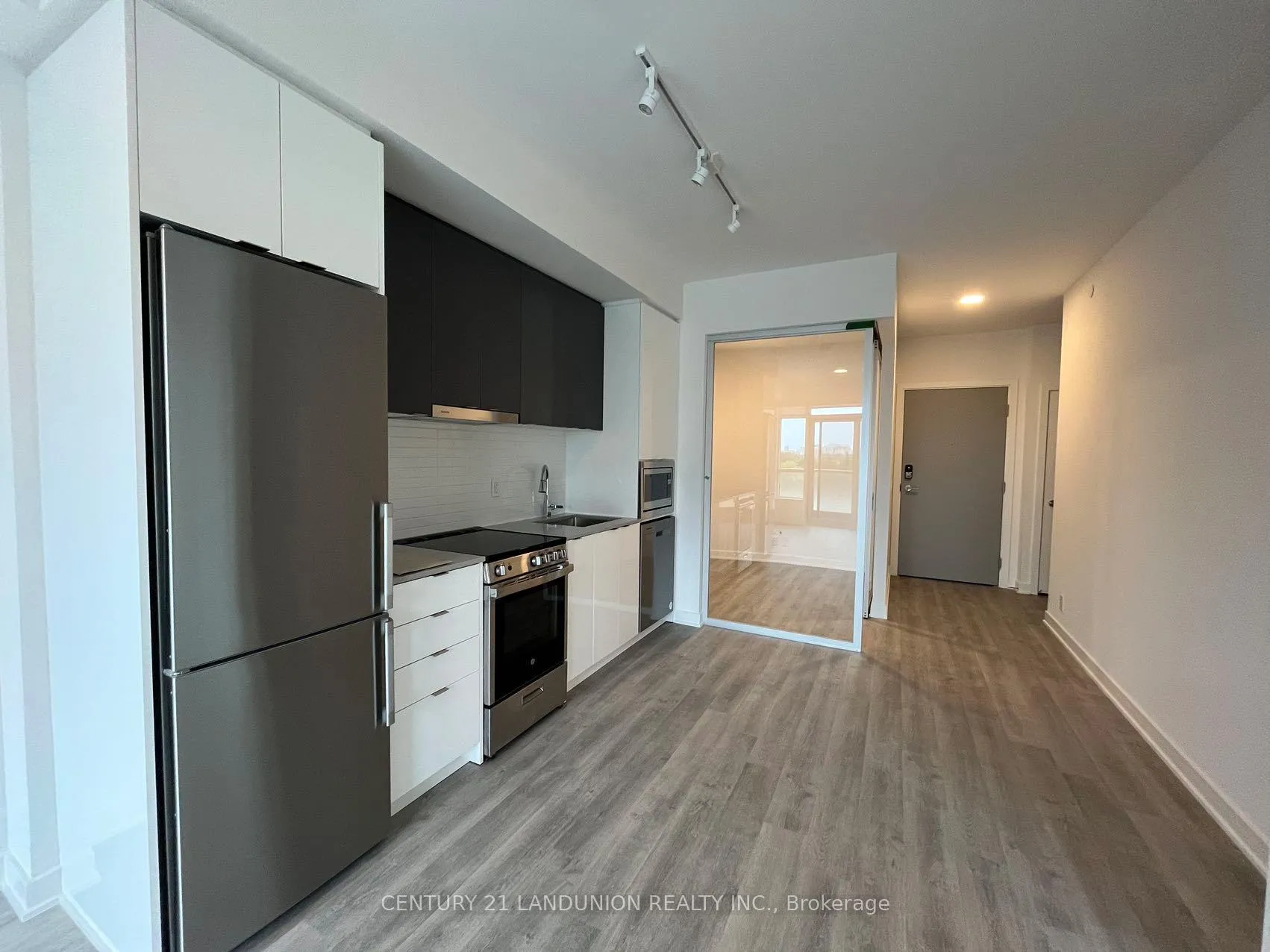 Photo 6 of Unit 306, 30 Upper Mall Way, Vaughan, Brownridge — HOMEH