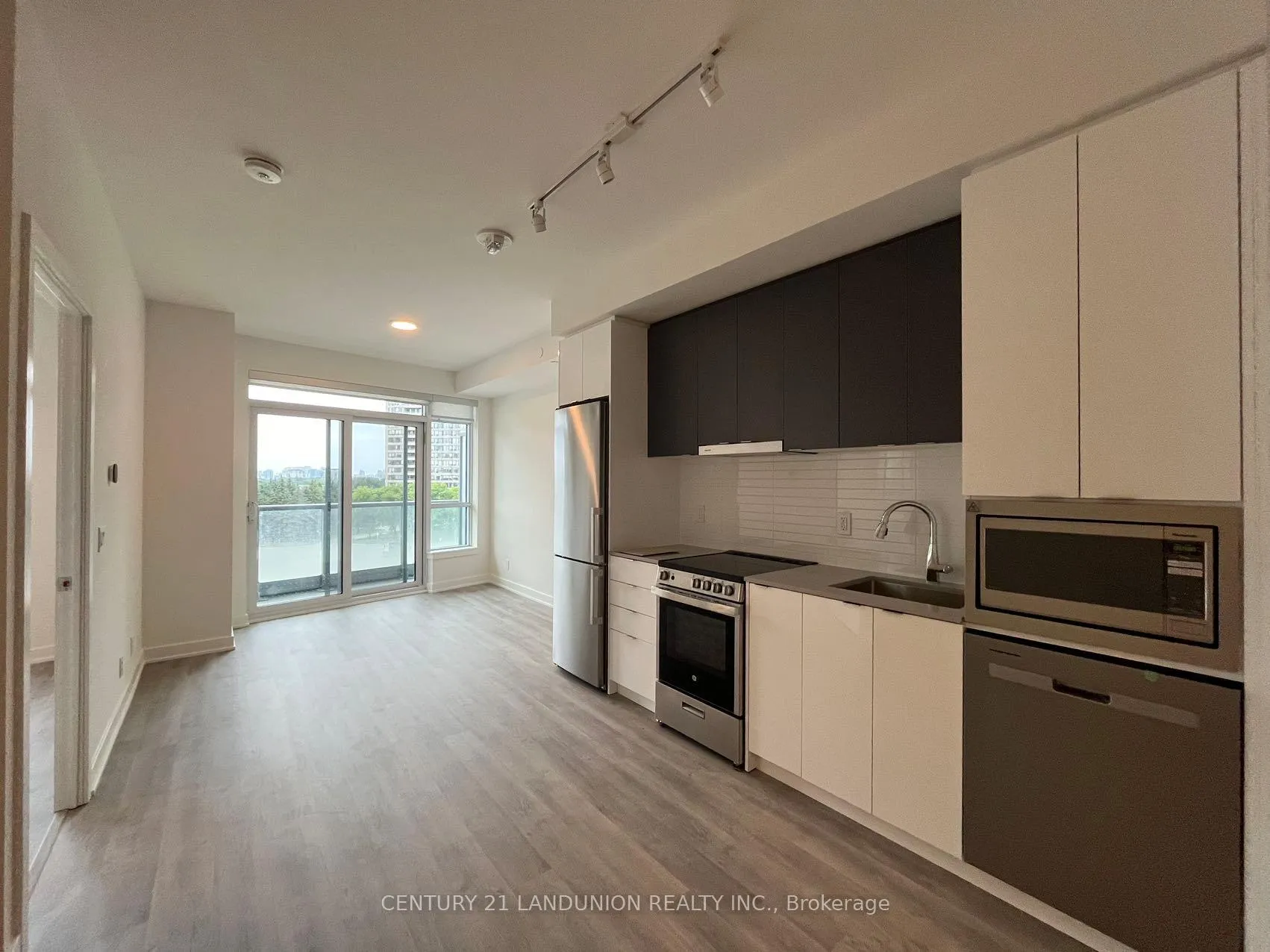 Photo 8 of Unit 306, 30 Upper Mall Way, Vaughan, Brownridge — HOMEH