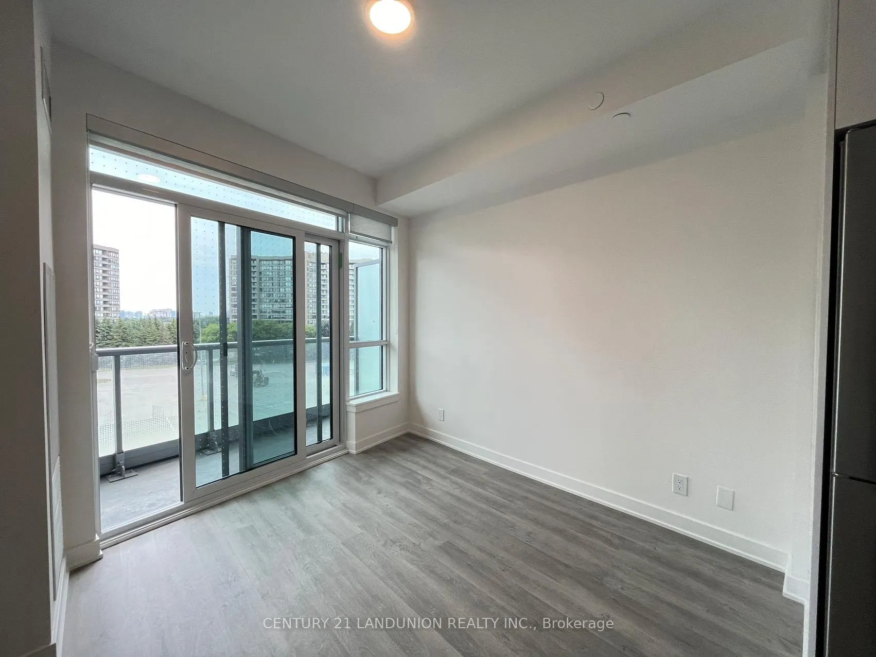 Photo 11 of Unit 306, 30 Upper Mall Way, Vaughan, Brownridge — HOMEH