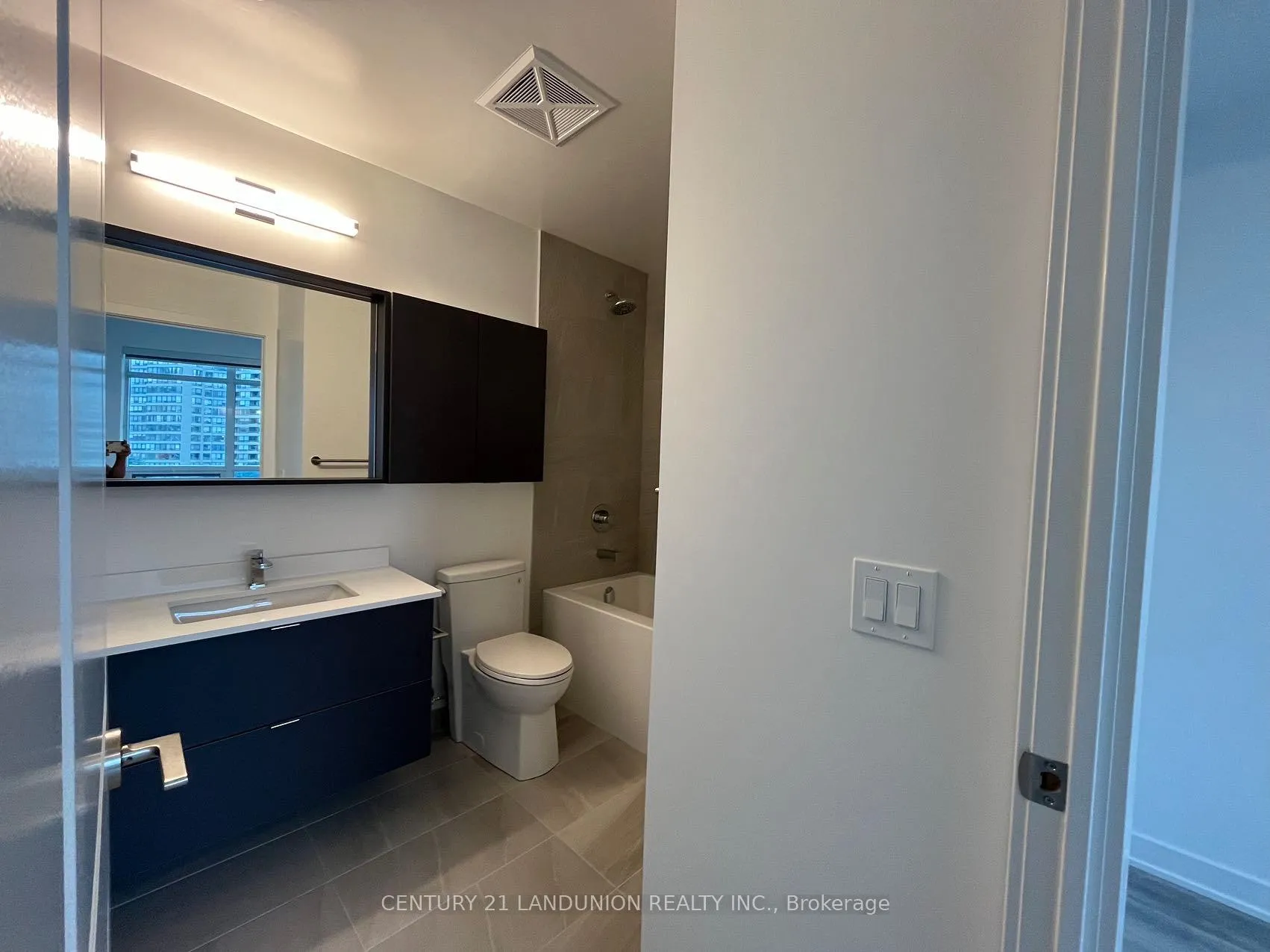 Photo 14 of Unit 306, 30 Upper Mall Way, Vaughan, Brownridge — HOMEH