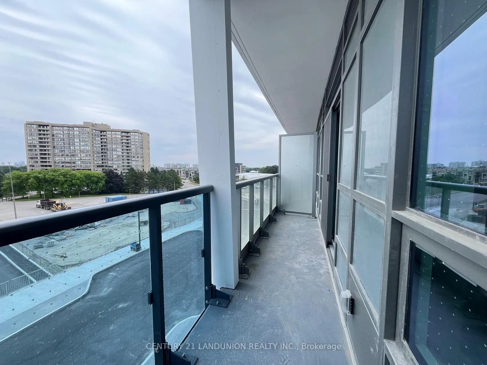 Photo 17 of Unit 306, 30 Upper Mall Way, Vaughan, Brownridge — HOMEH