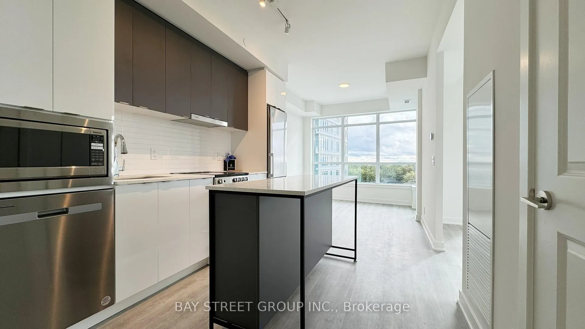 Photo 2 of Unit B-626, 50 Upper Mall Way, Vaughan, Brownridge — HOMEH