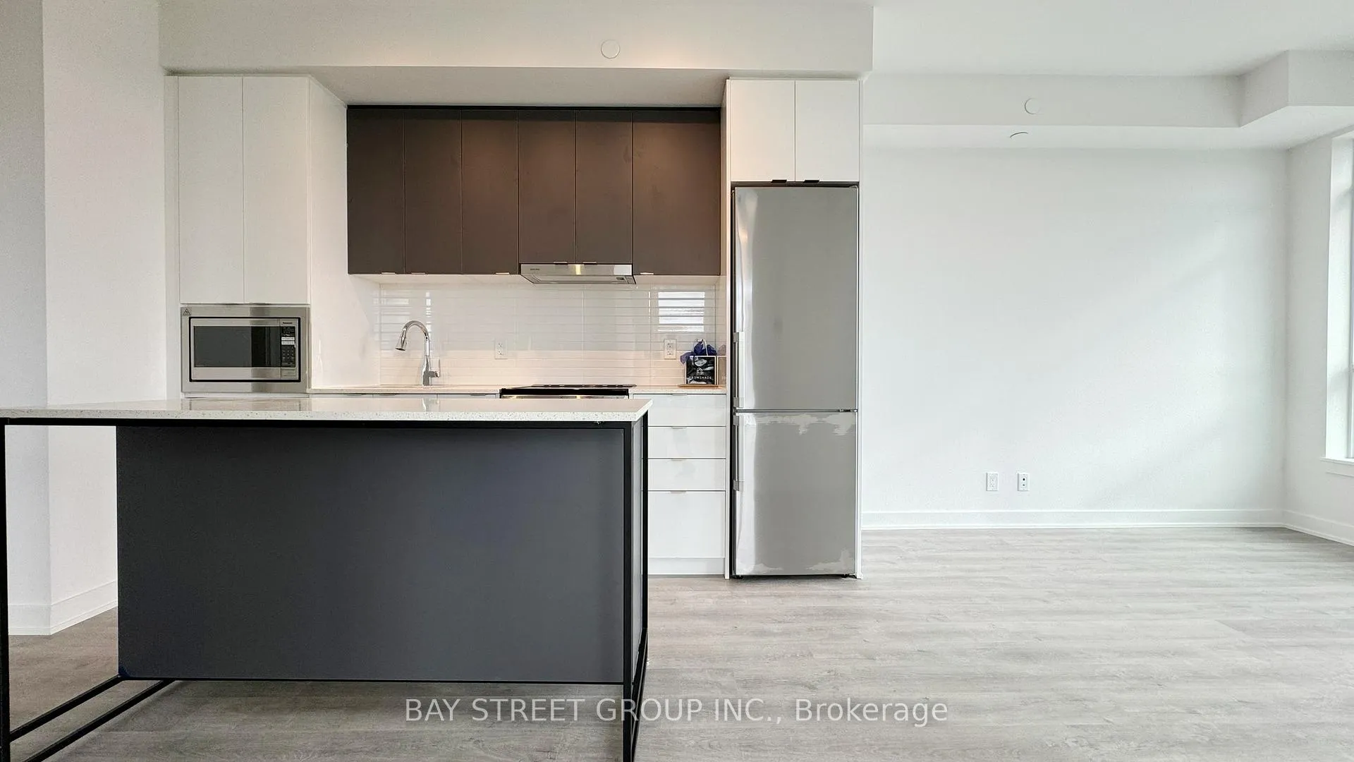 Photo 4 of Unit B-626, 50 Upper Mall Way, Vaughan, Brownridge — HOMEH