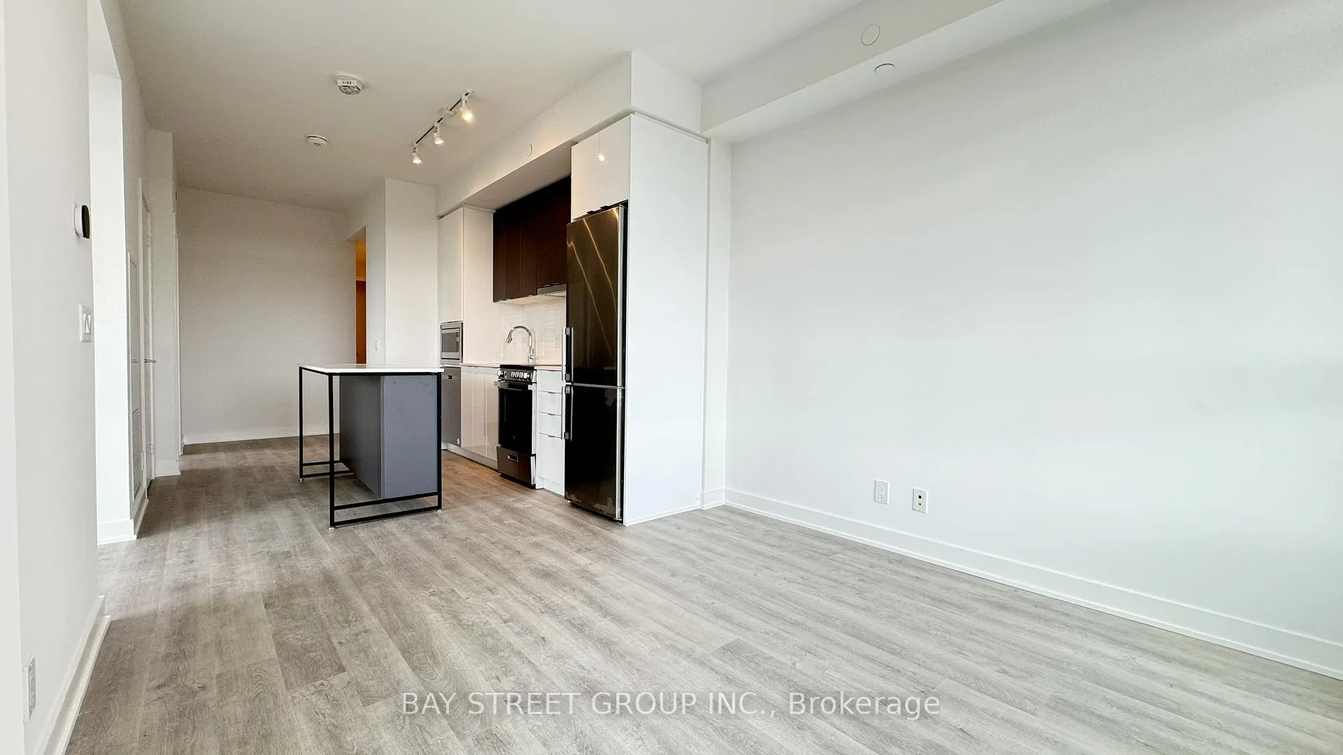 Photo 5 of Unit B-626, 50 Upper Mall Way, Vaughan, Brownridge — HOMEH