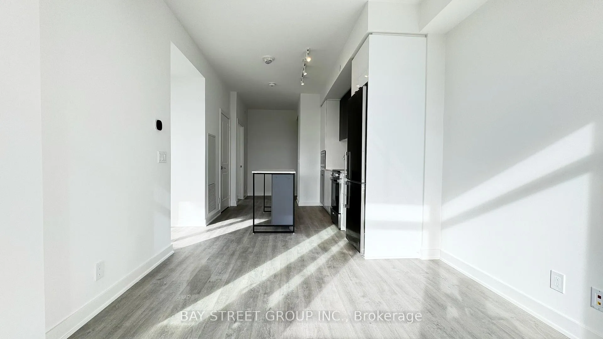 Photo 6 of Unit B-626, 50 Upper Mall Way, Vaughan, Brownridge — HOMEH