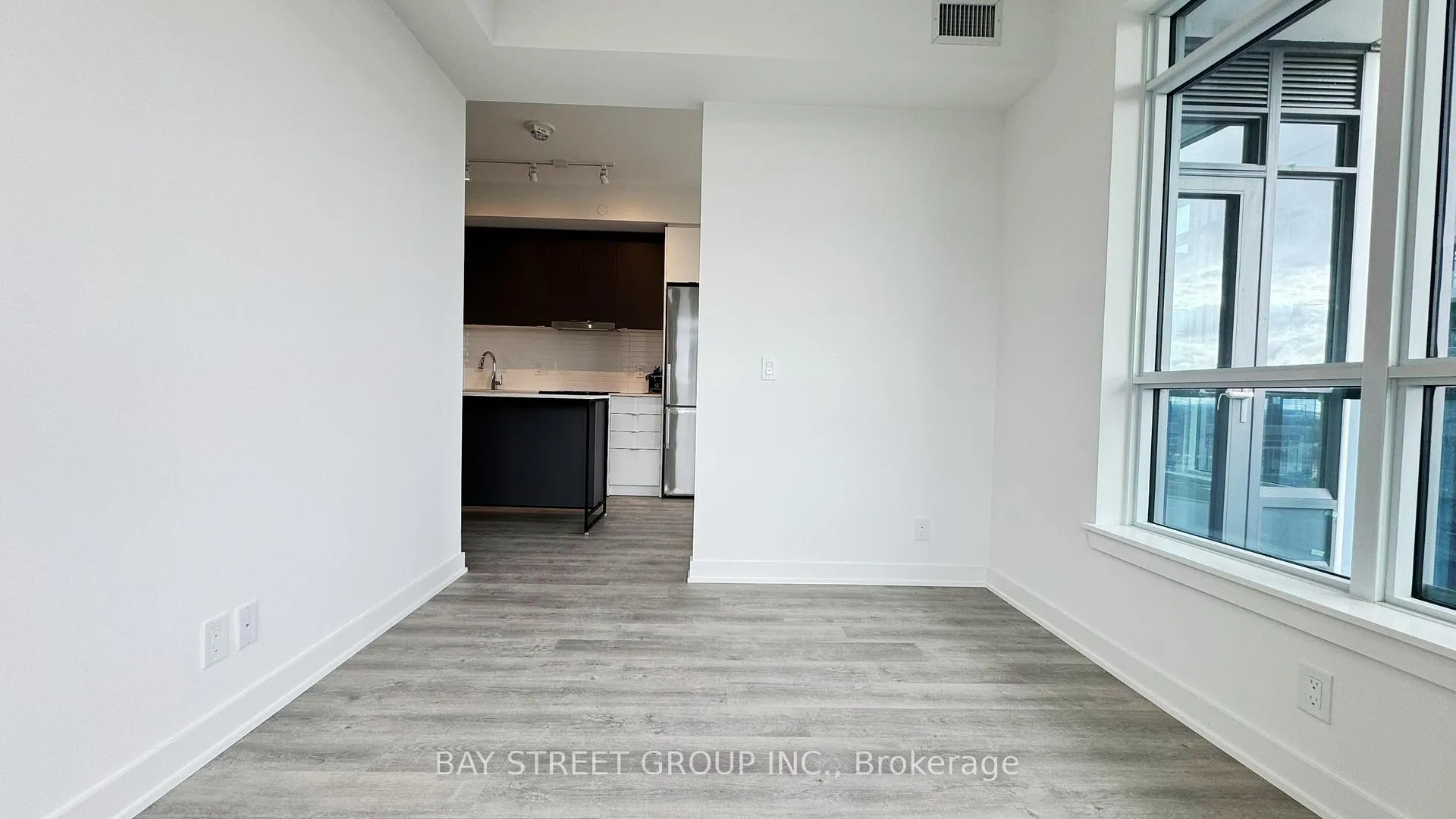 Photo 9 of Unit B-626, 50 Upper Mall Way, Vaughan, Brownridge — HOMEH