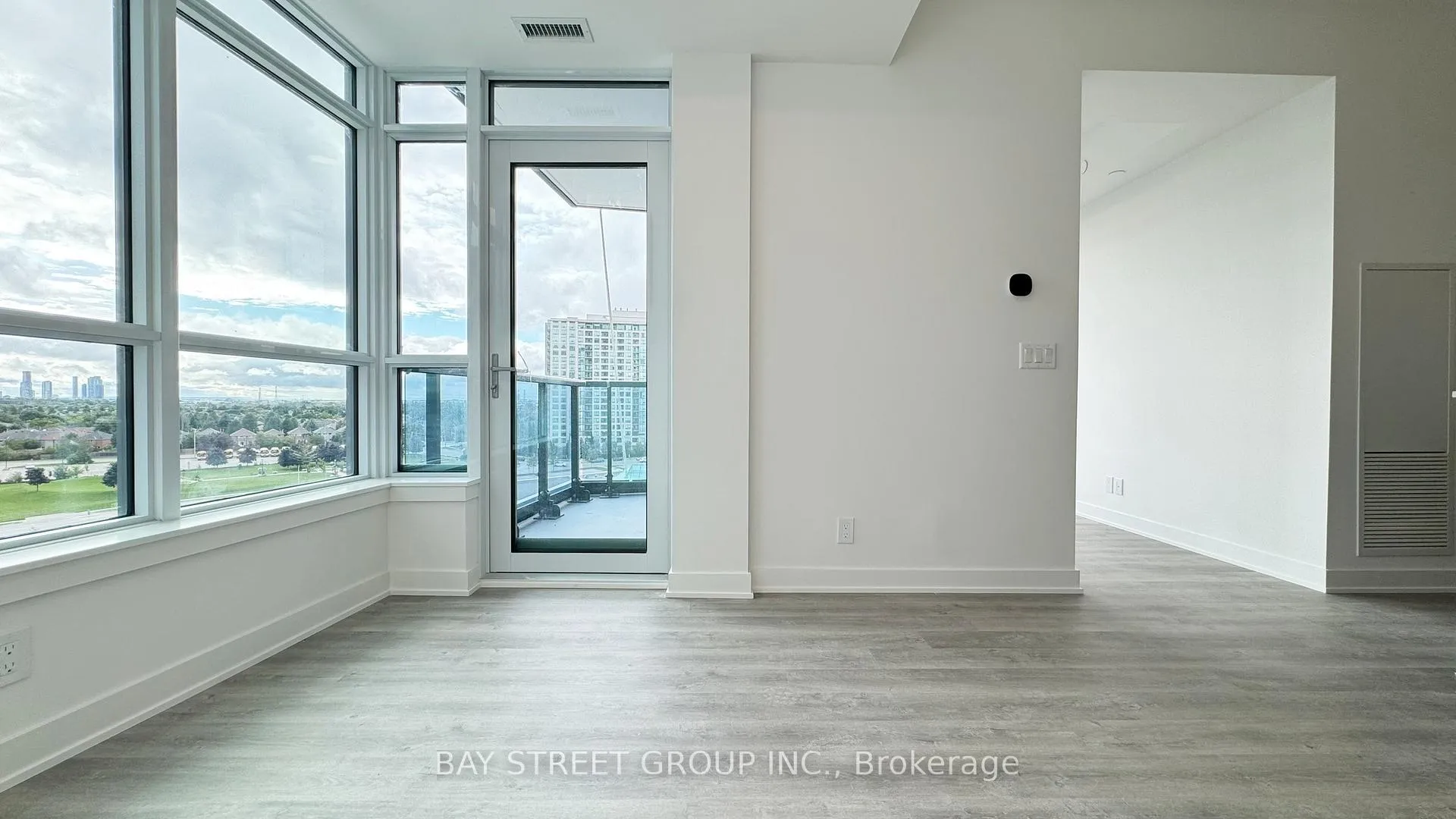 Photo 10 of Unit B-626, 50 Upper Mall Way, Vaughan, Brownridge — HOMEH