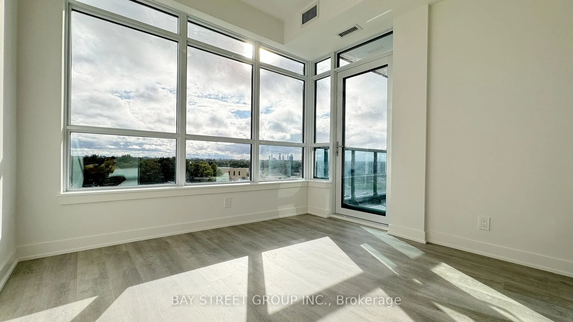 Photo 16 of Unit B-626, 50 Upper Mall Way, Vaughan, Brownridge — HOMEH
