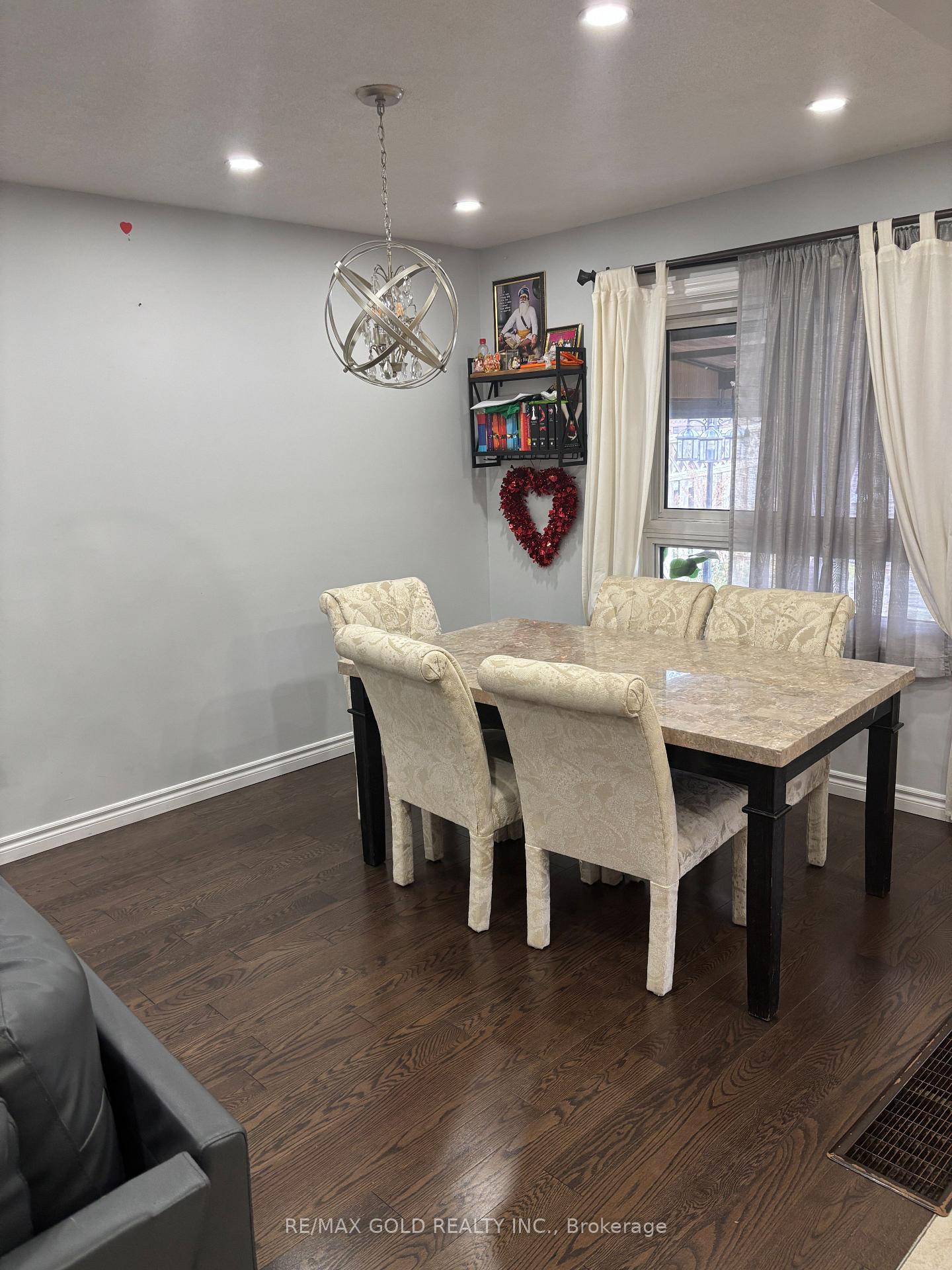 Photo 5 of 16 Wildercroft Avenue, Brampton, Brampton North — HOMEH