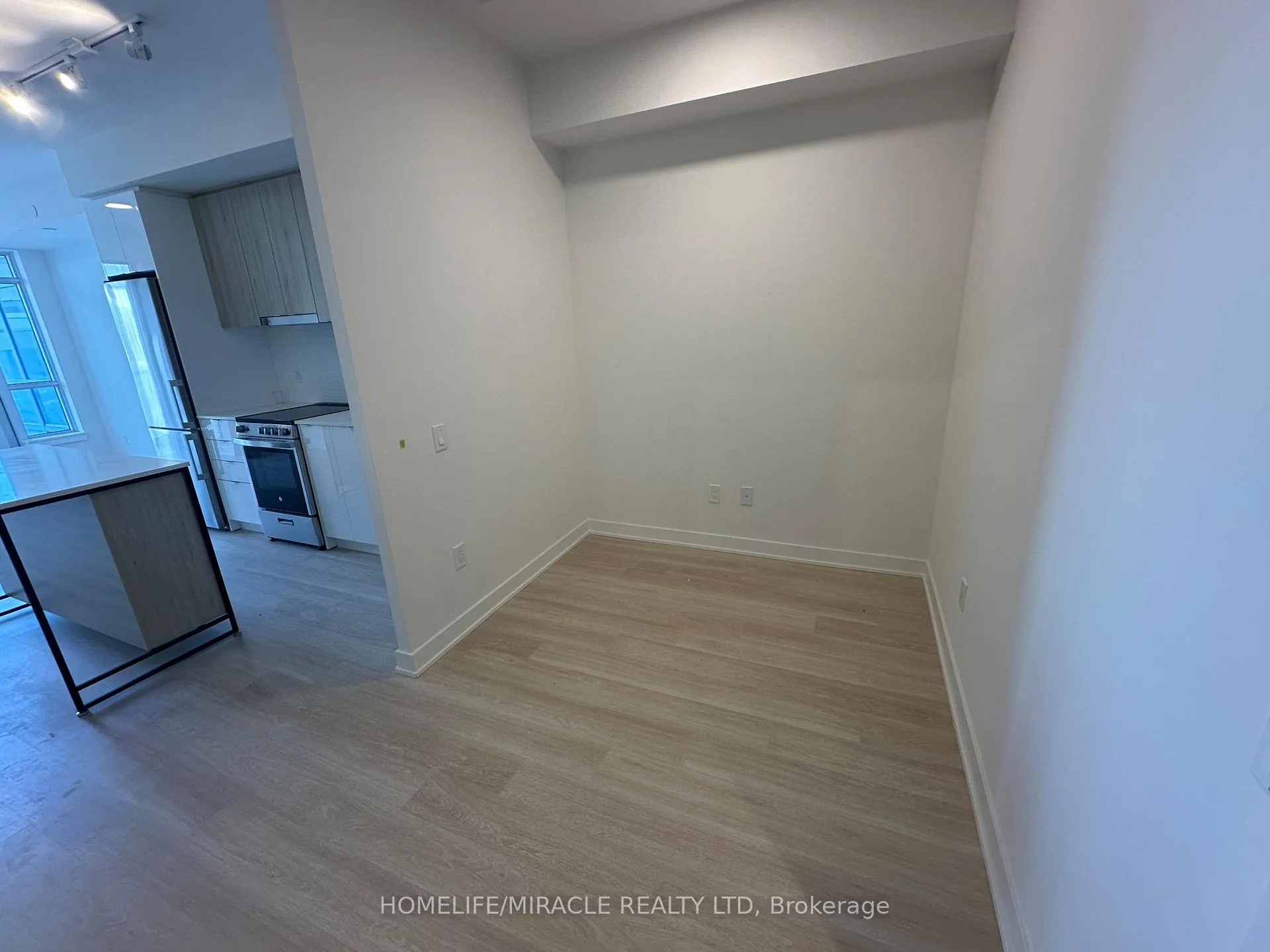 Photo 5 of Unit A-3109, 30 Upper Mall Way, Vaughan, Brownridge — HOMEH