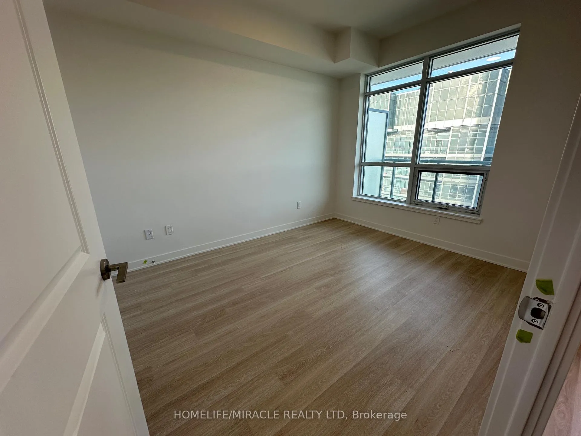Photo 9 of Unit A-3109, 30 Upper Mall Way, Vaughan, Brownridge — HOMEH